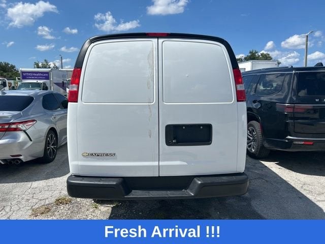 2025 Chevrolet Express Cargo WT