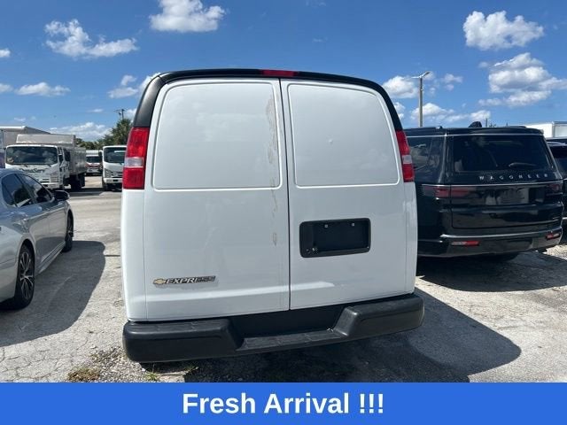 2025 Chevrolet Express Cargo WT