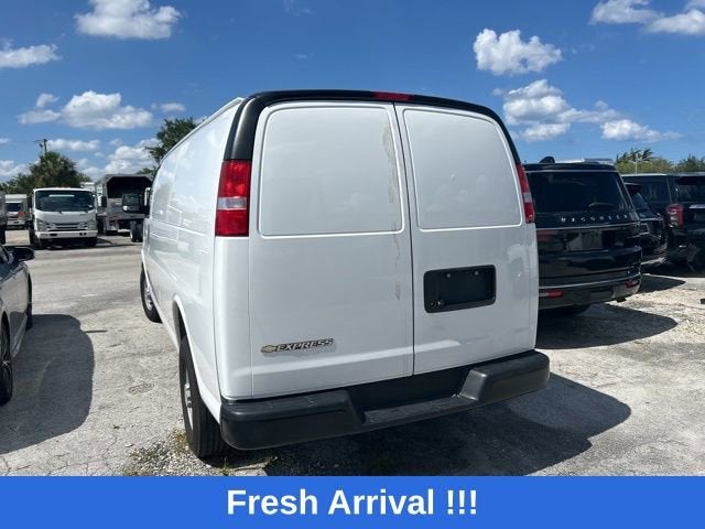 2025 Chevrolet Express Cargo WT