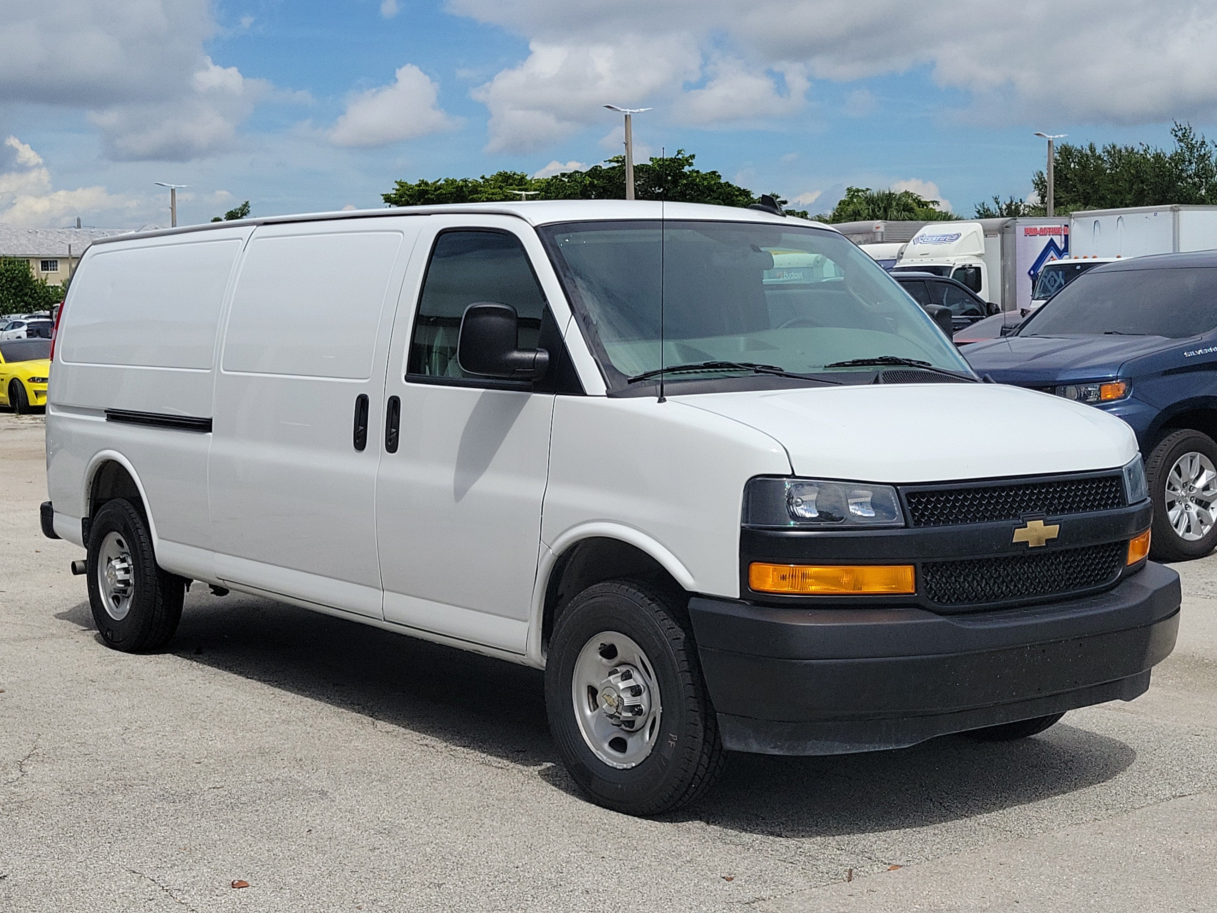 2025 Chevrolet Express Cargo WT