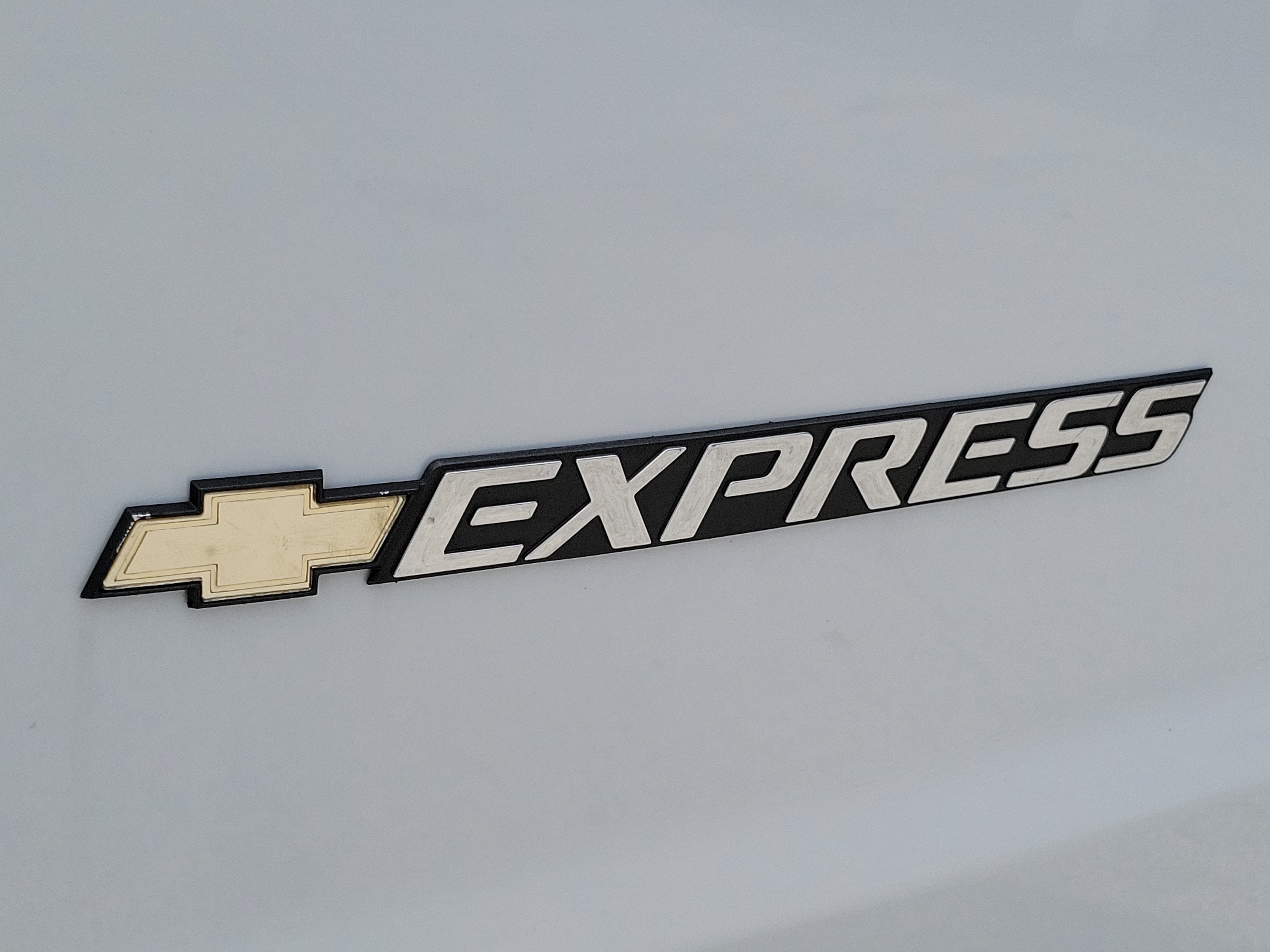 2025 Chevrolet Express Cargo WT