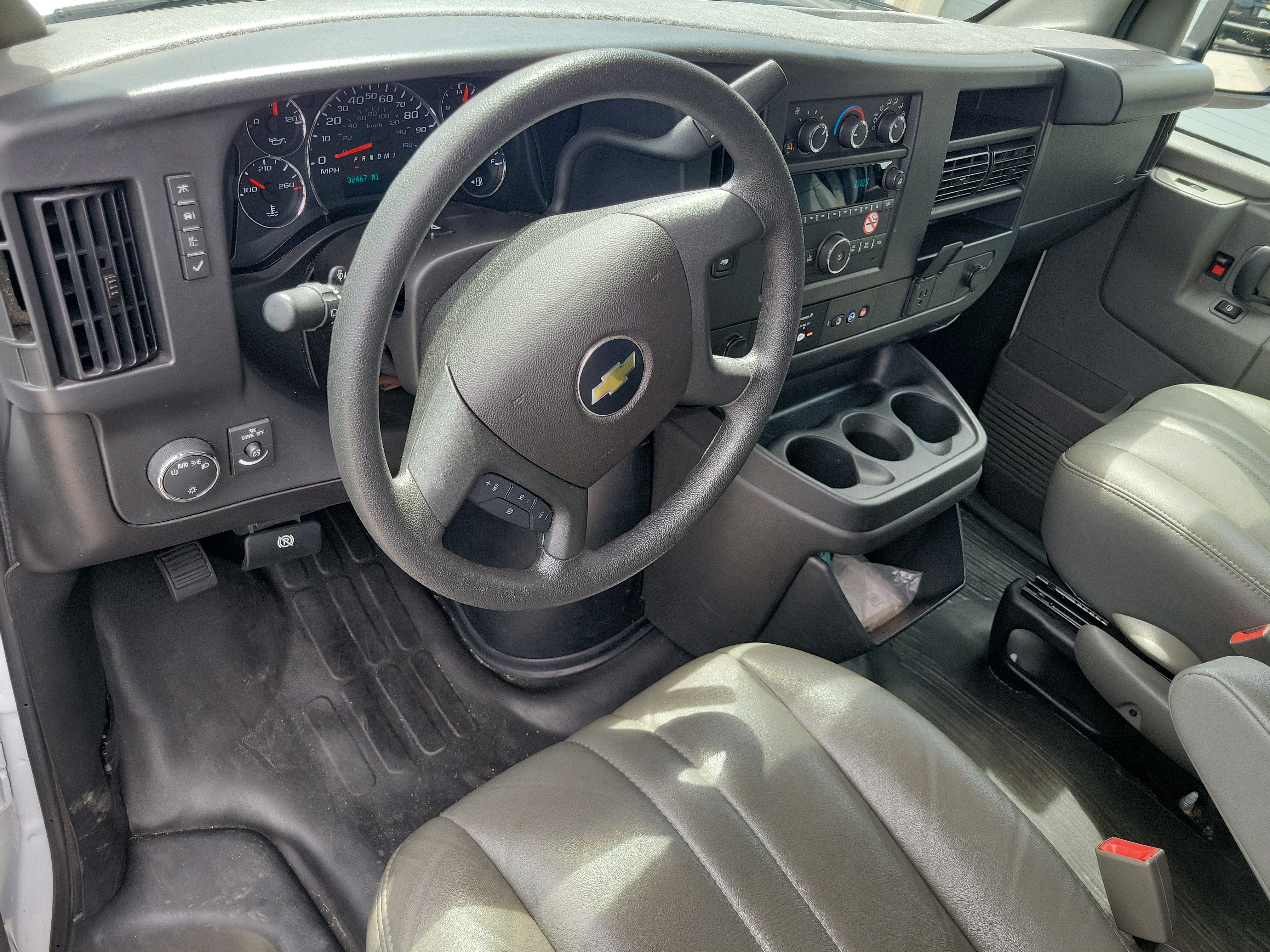 2025 Chevrolet Express Cargo WT