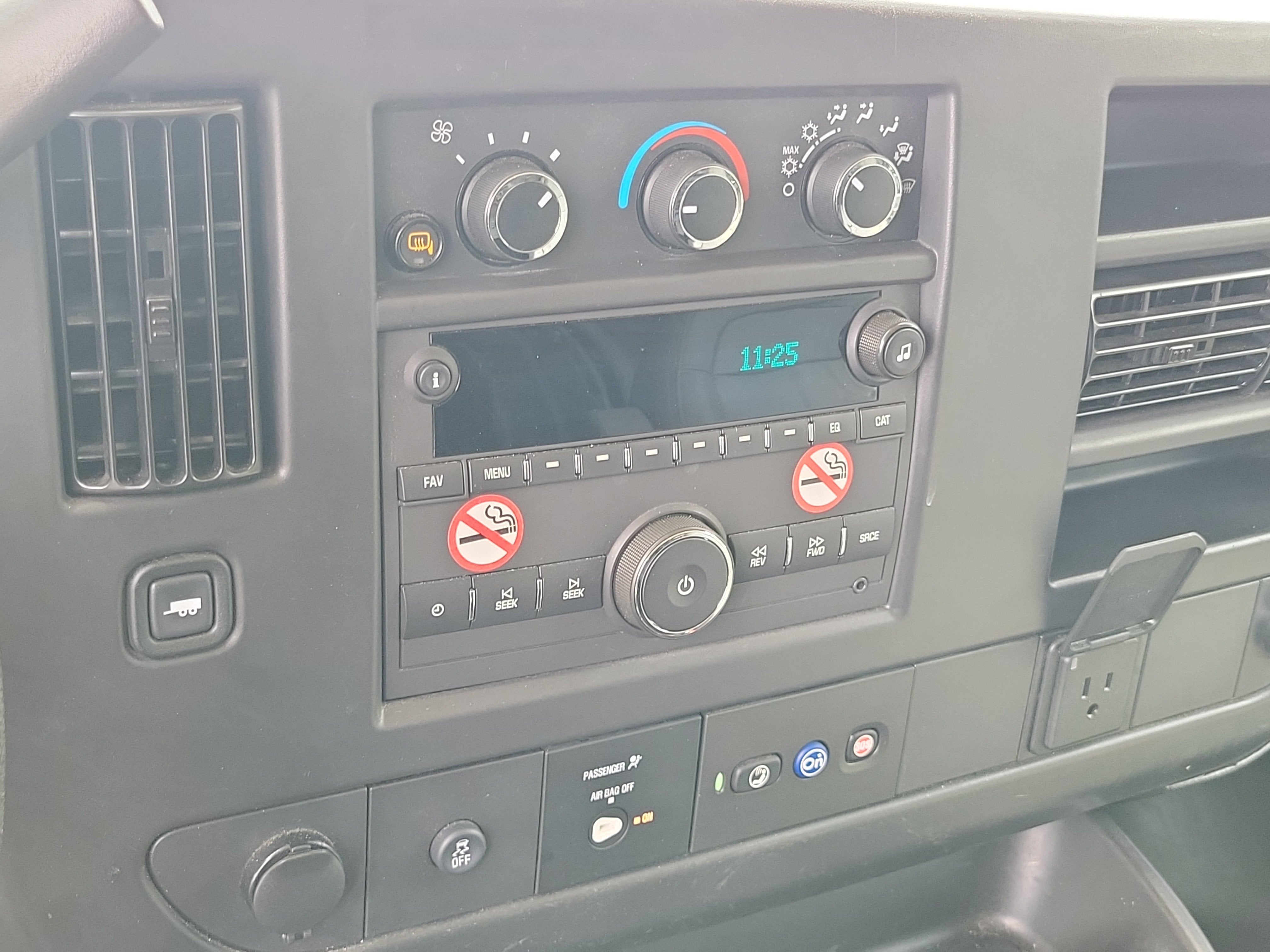 2025 Chevrolet Express Cargo WT