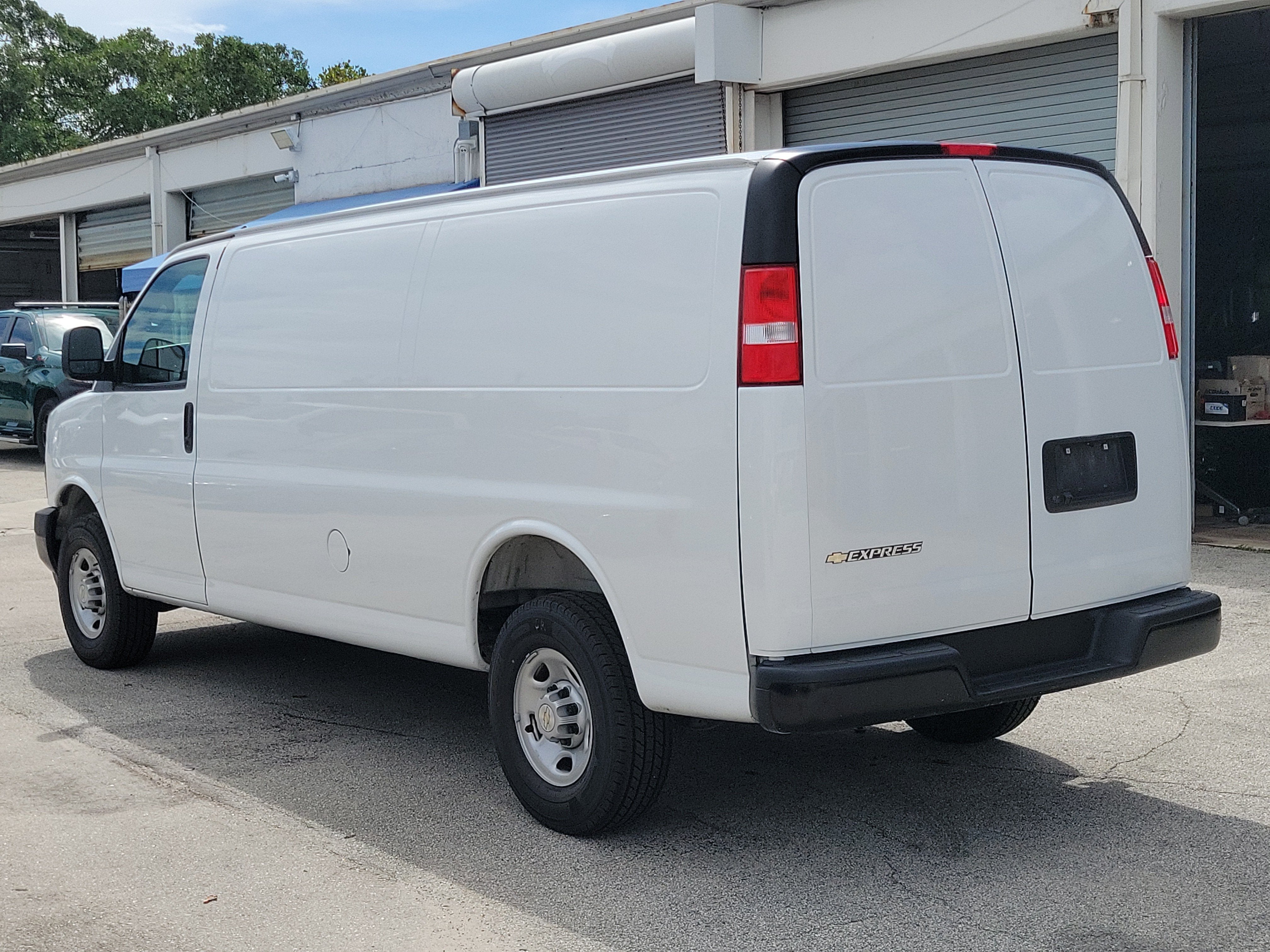 2025 Chevrolet Express Cargo WT