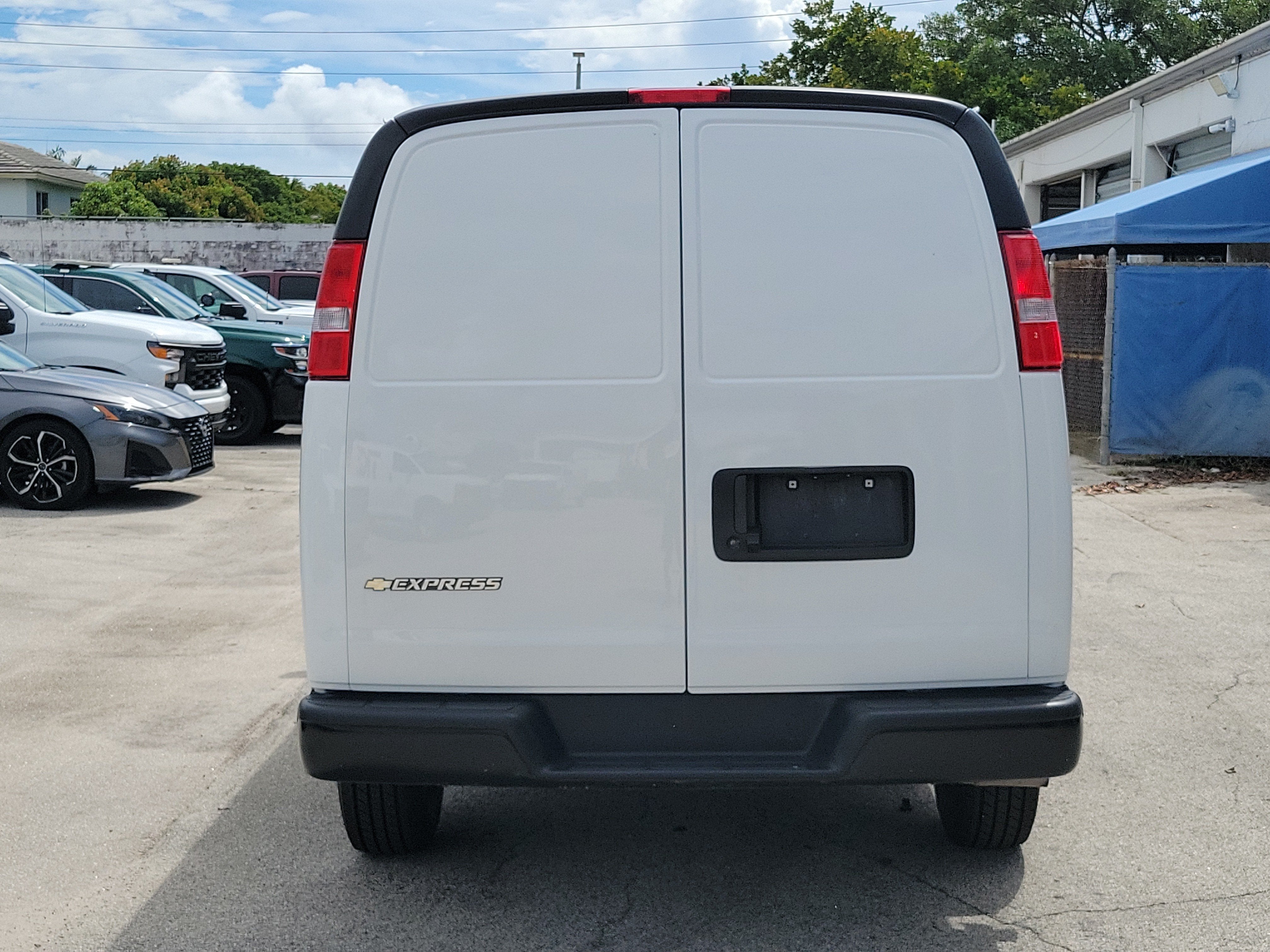 2025 Chevrolet Express Cargo WT