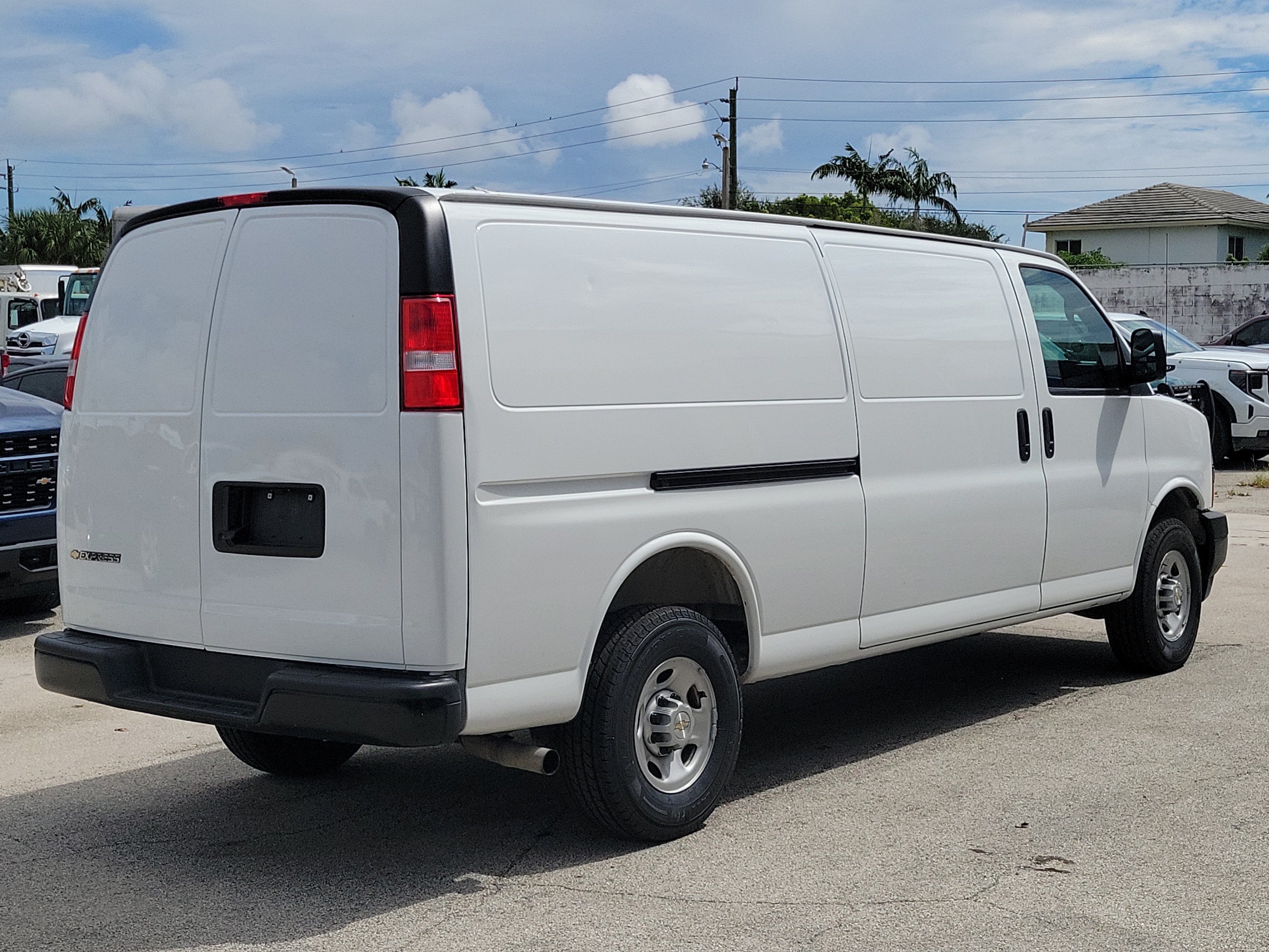 2025 Chevrolet Express Cargo WT