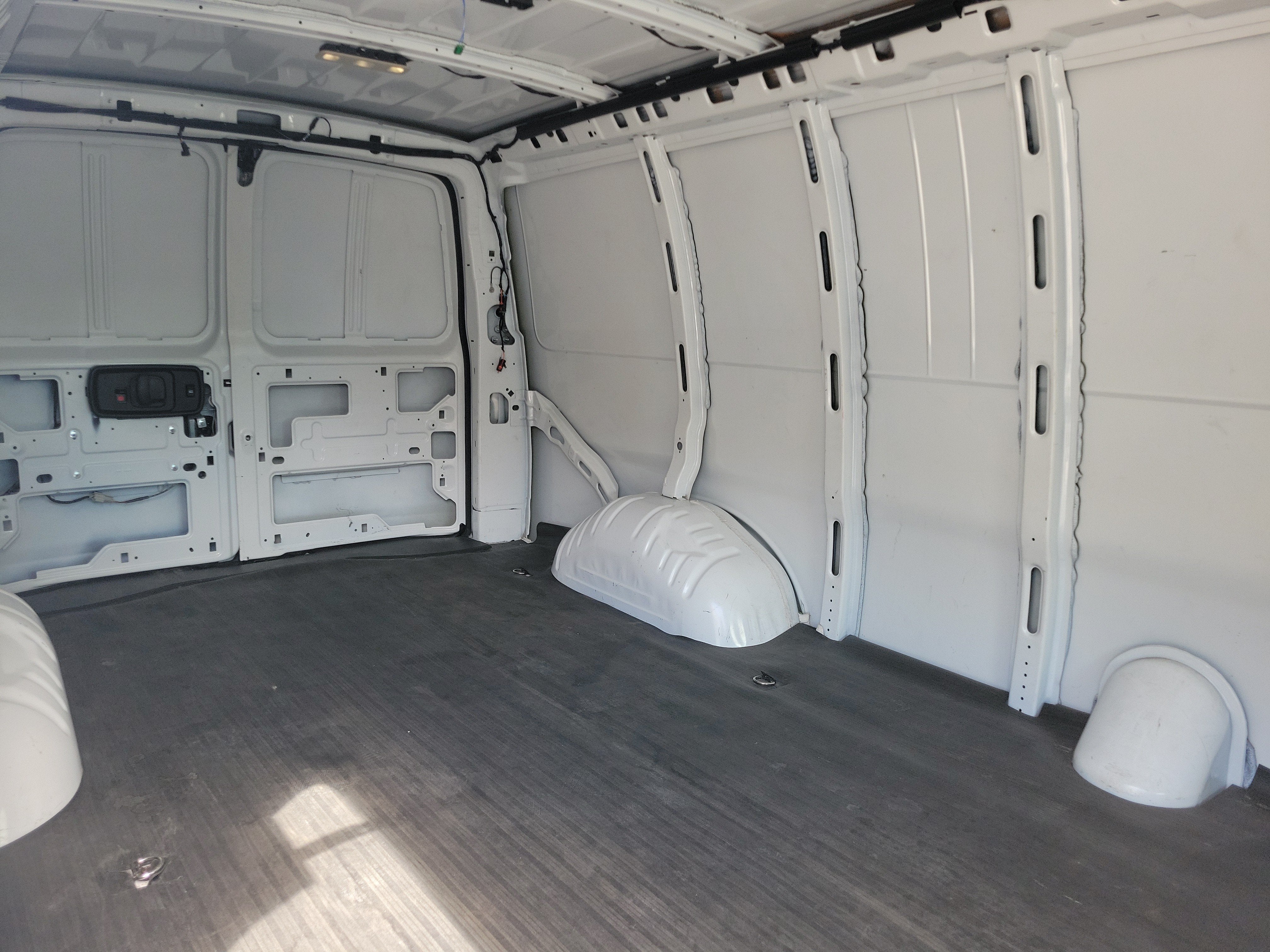 2025 Chevrolet Express Cargo WT
