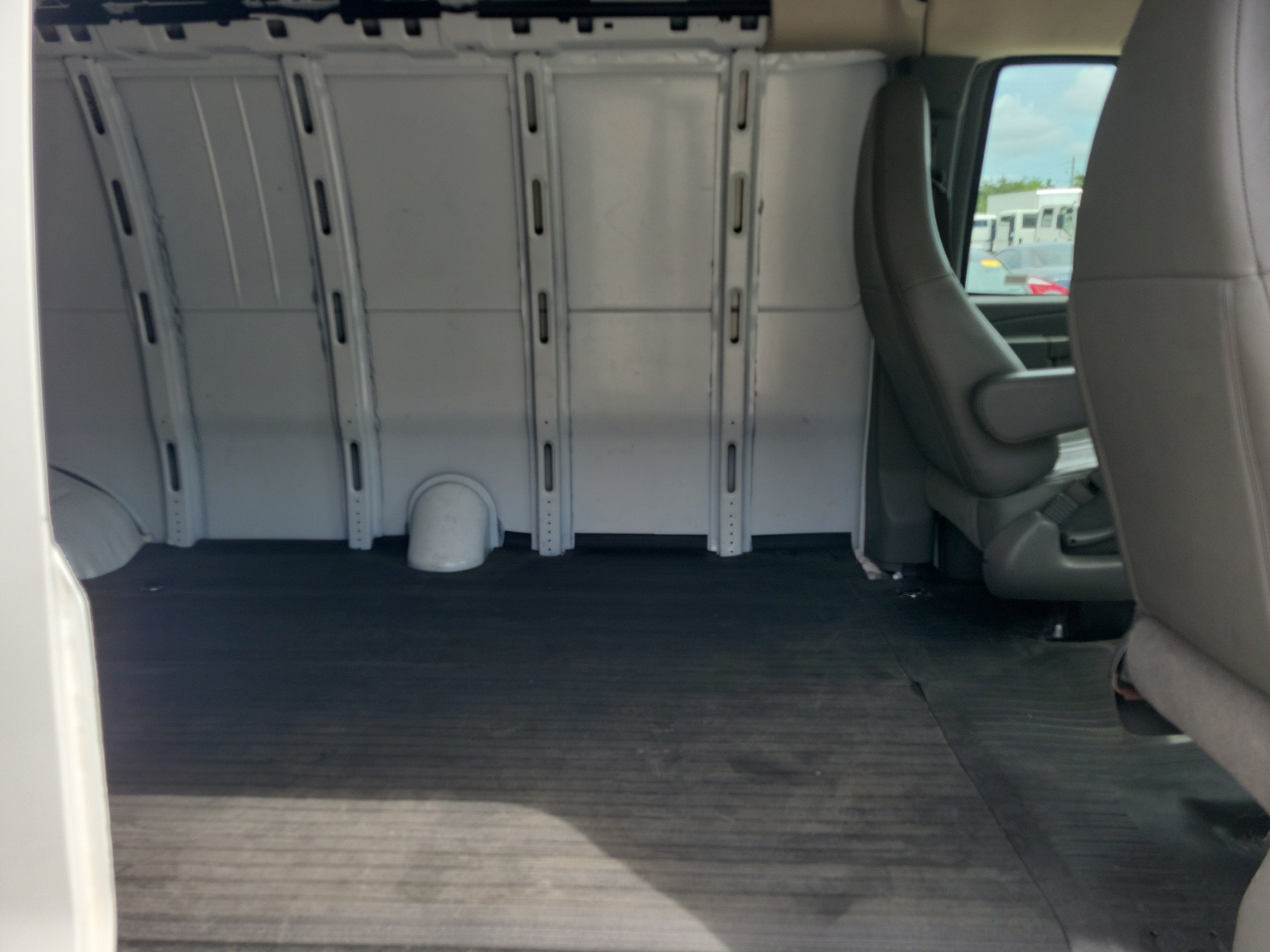 2025 Chevrolet Express Cargo WT