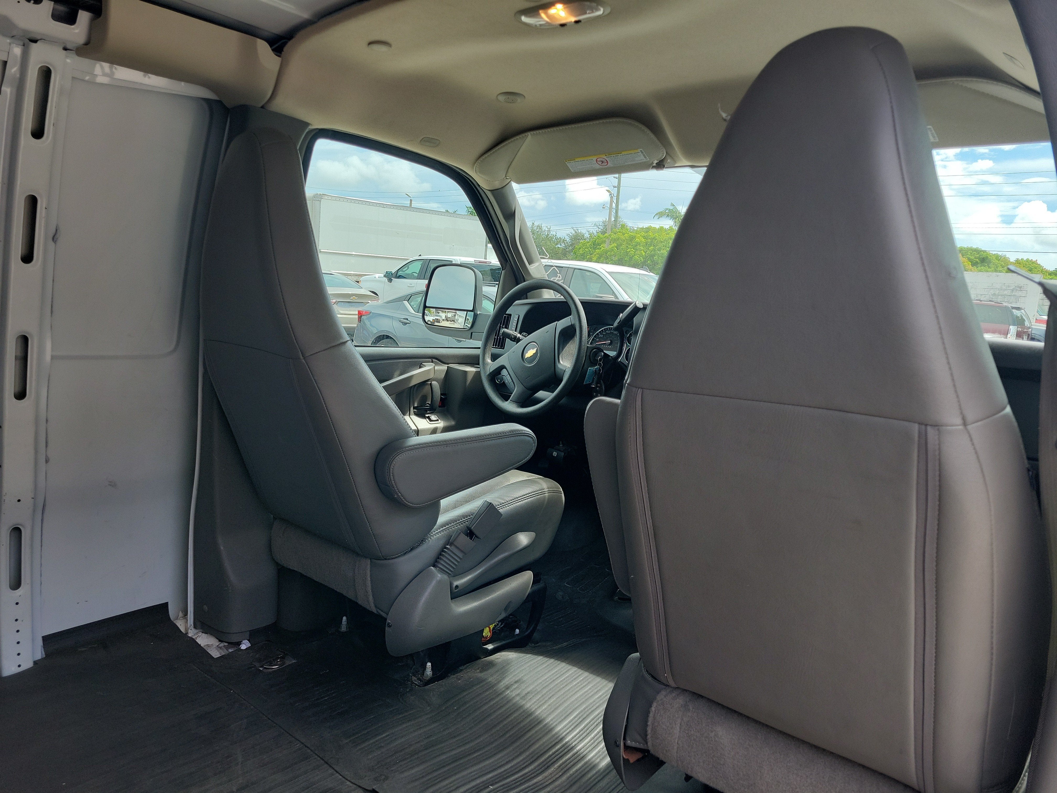 2025 Chevrolet Express Cargo WT