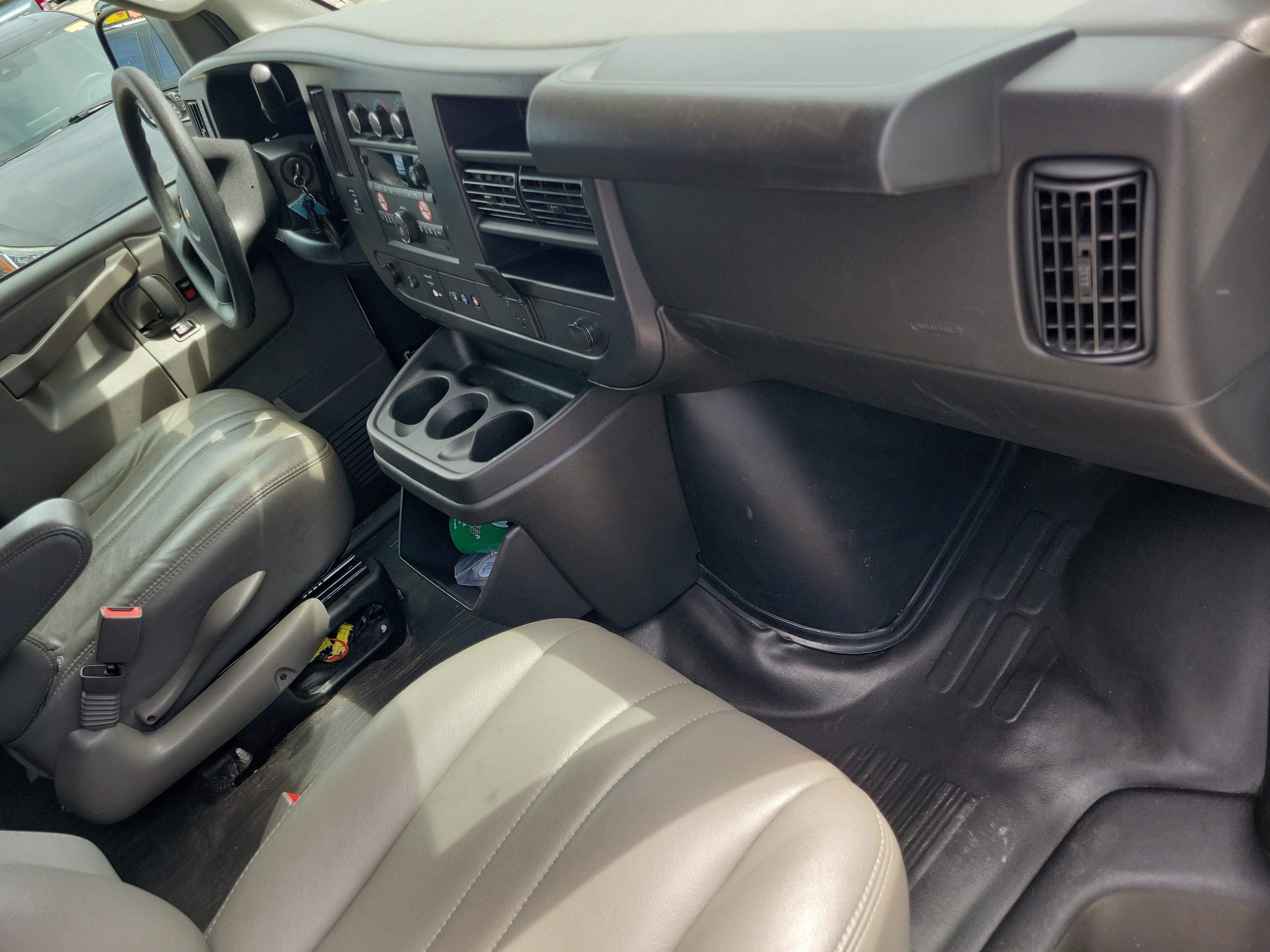 2025 Chevrolet Express Cargo WT