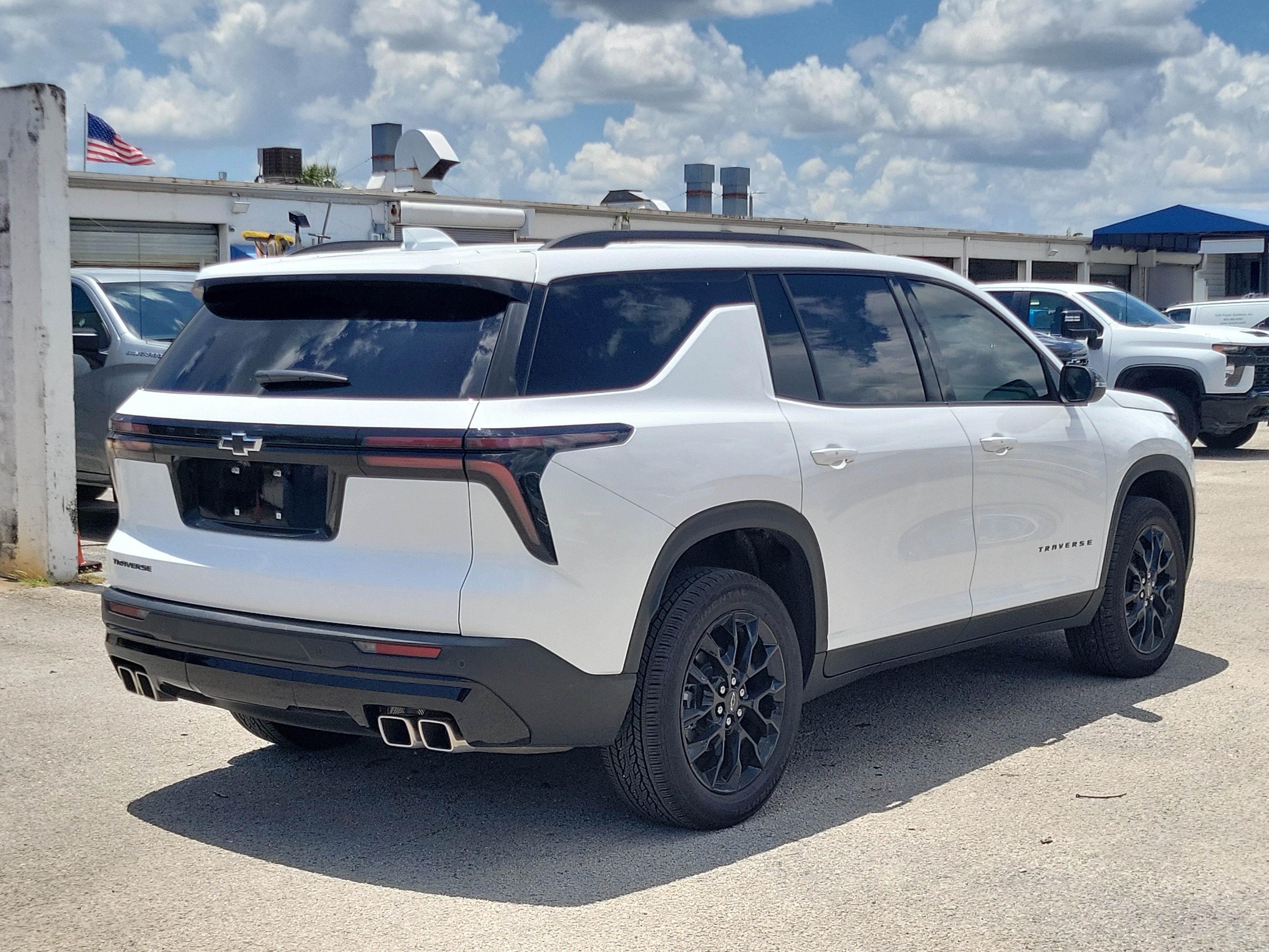 2025 Chevrolet Traverse LT