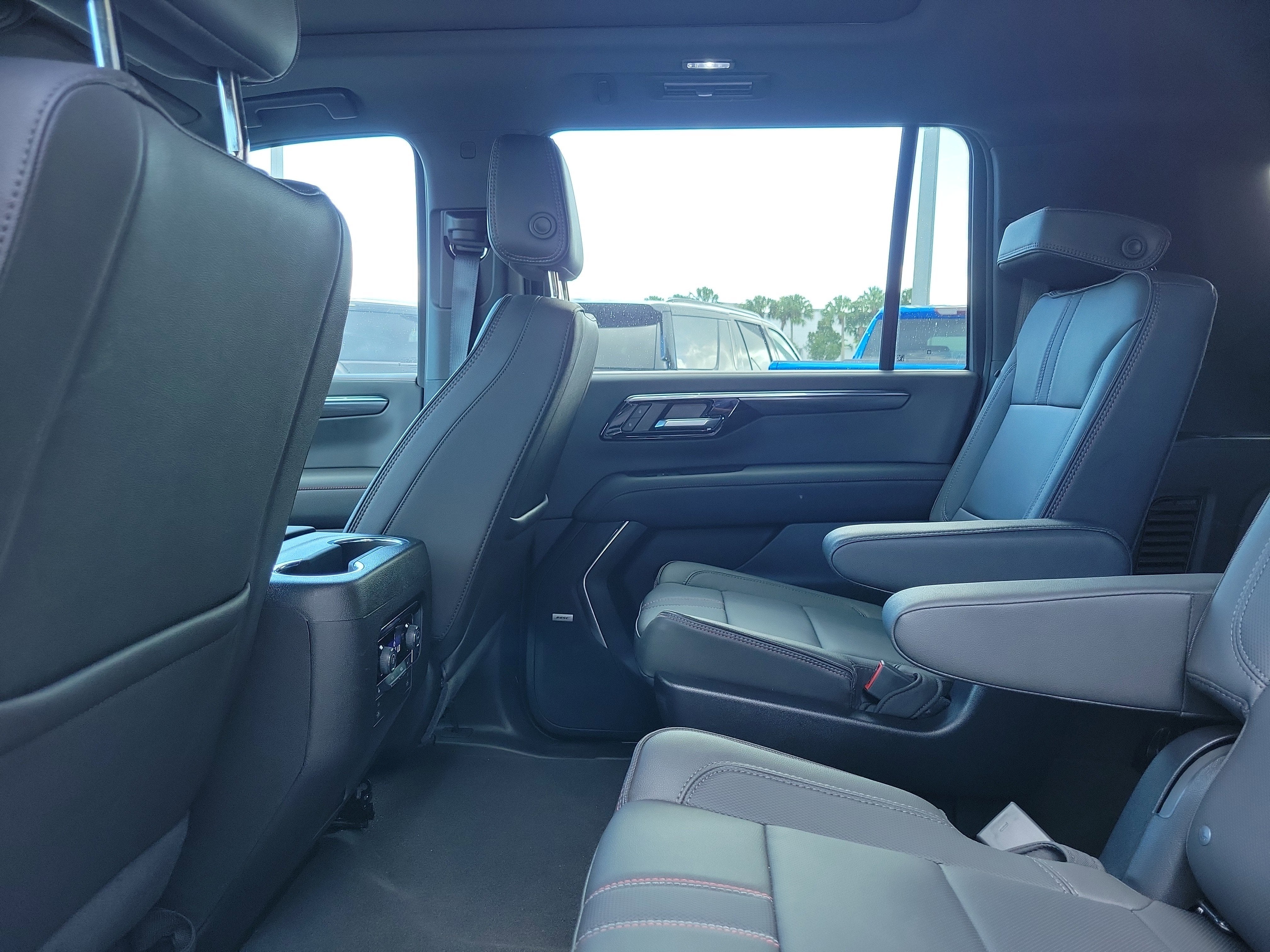 2025 Chevrolet Suburban RST