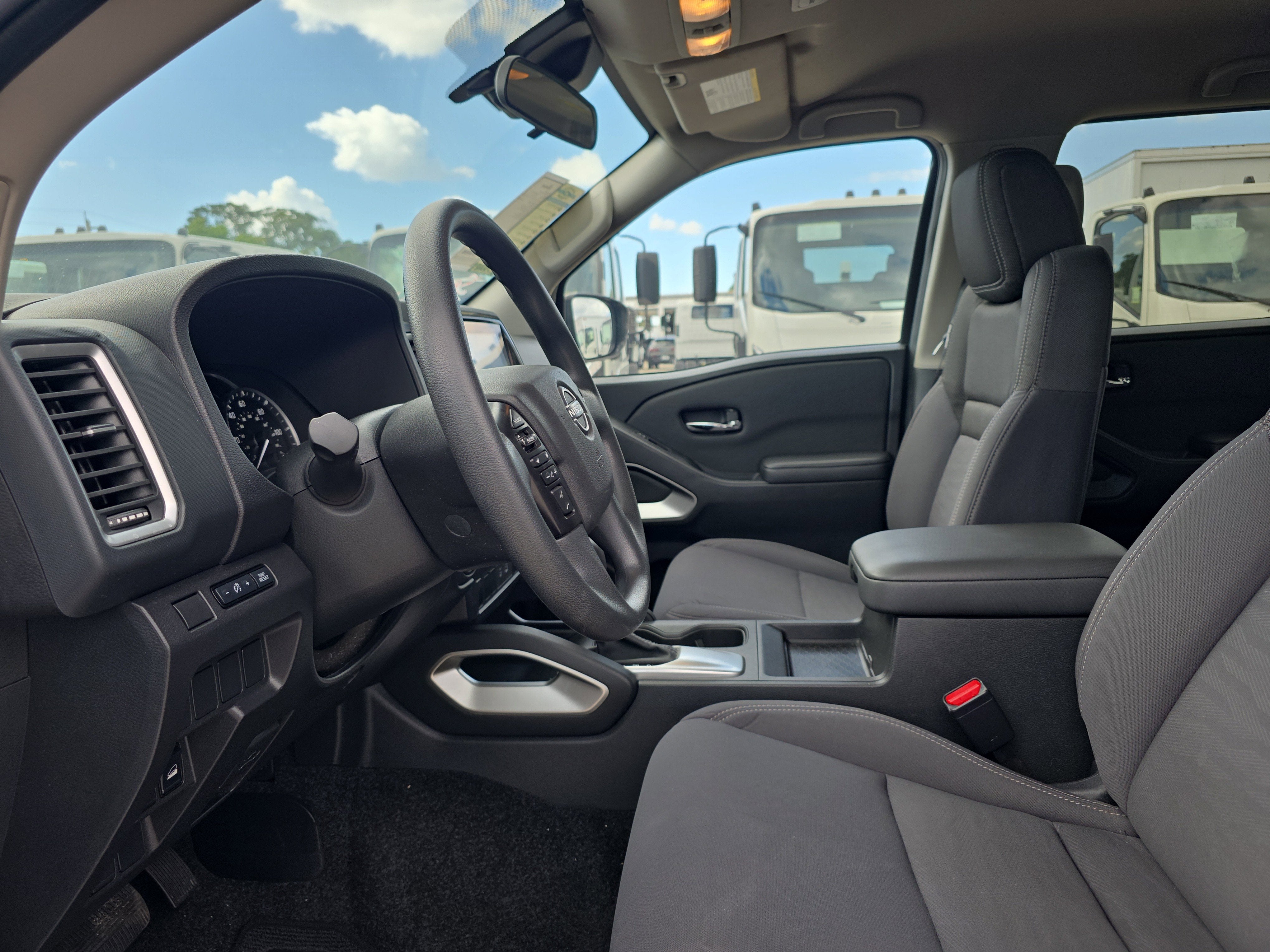 2023 Nissan Frontier SV