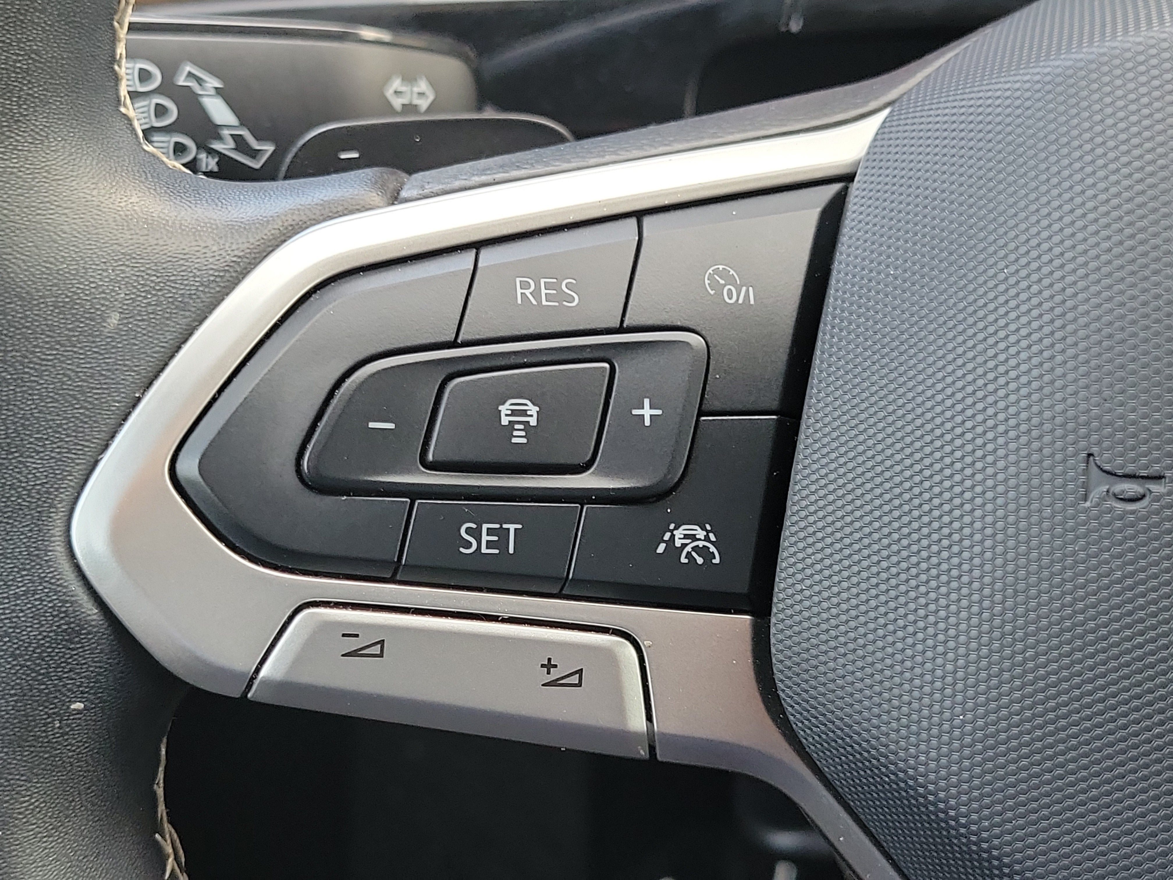 2024 Volkswagen Atlas 2.0T SE