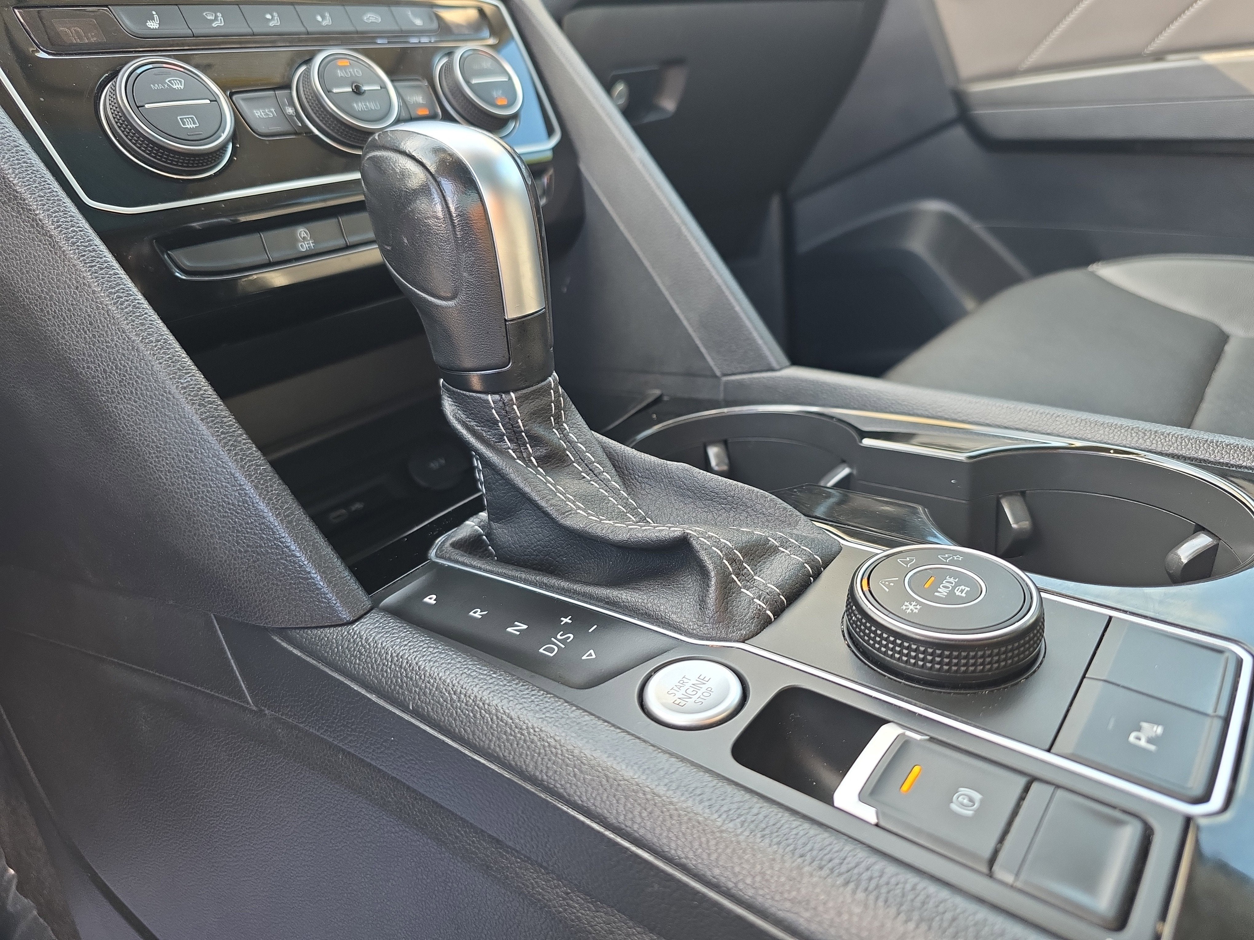 2022 Volkswagen Atlas 2.0T SE w/Technology