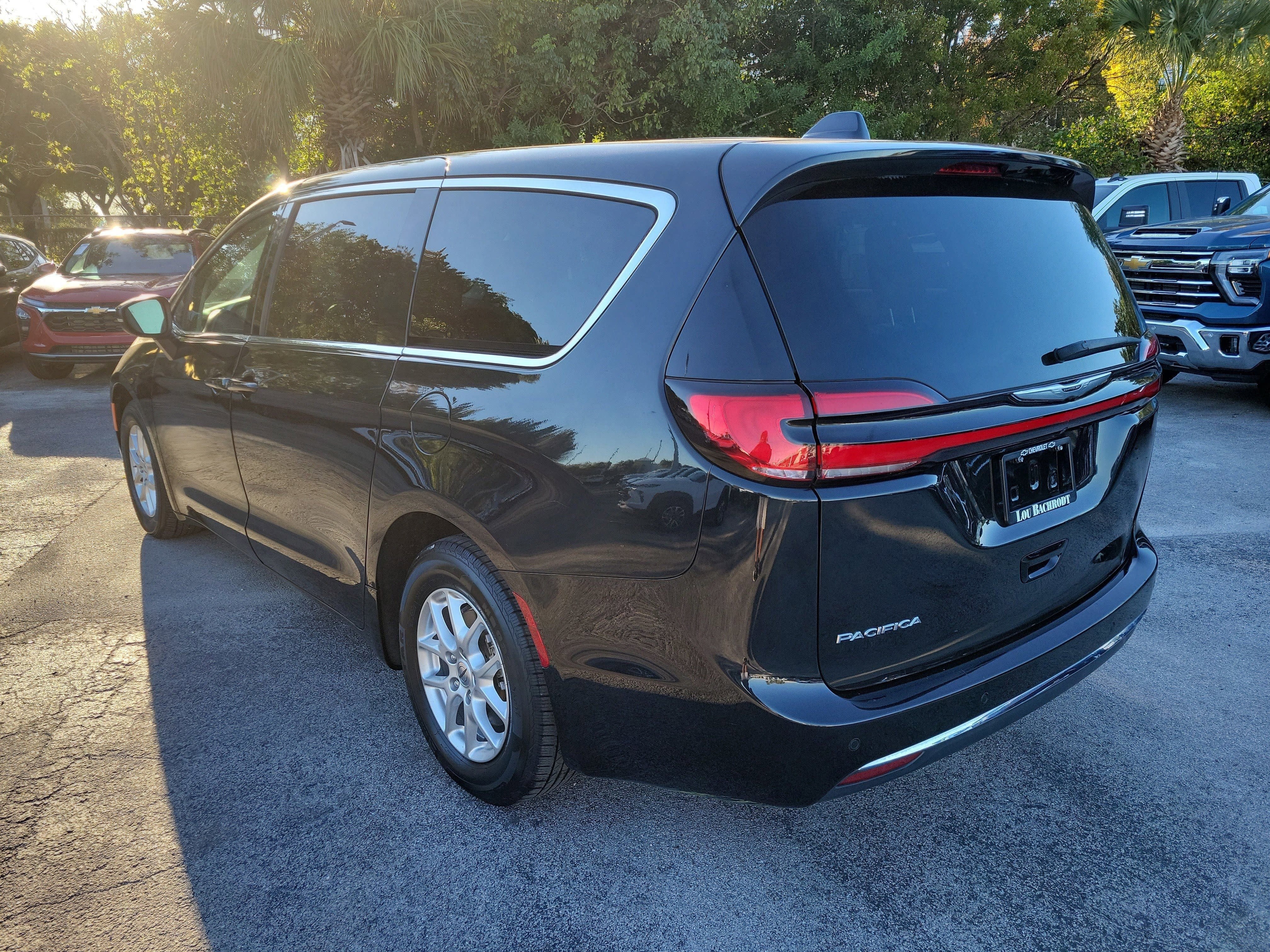 2023 Chrysler Pacifica Touring L