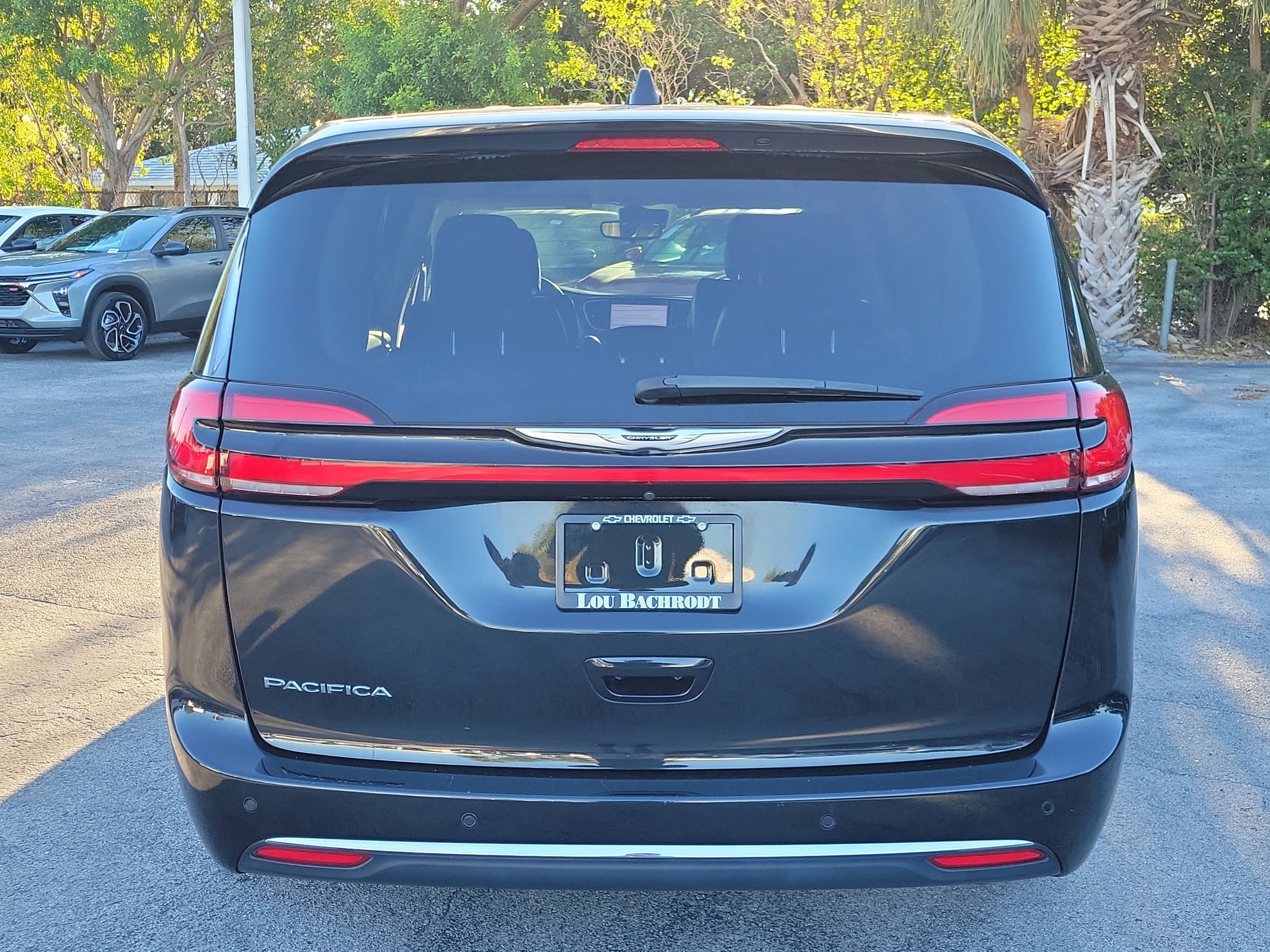 2023 Chrysler Pacifica Touring L