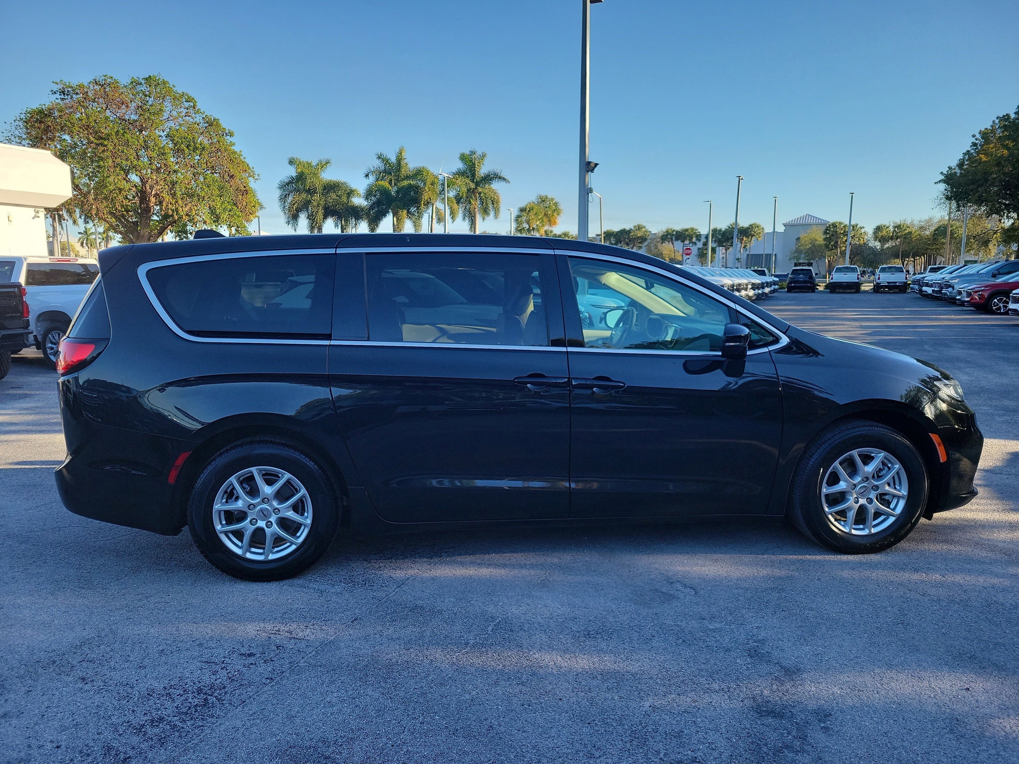 2023 Chrysler Pacifica Touring L