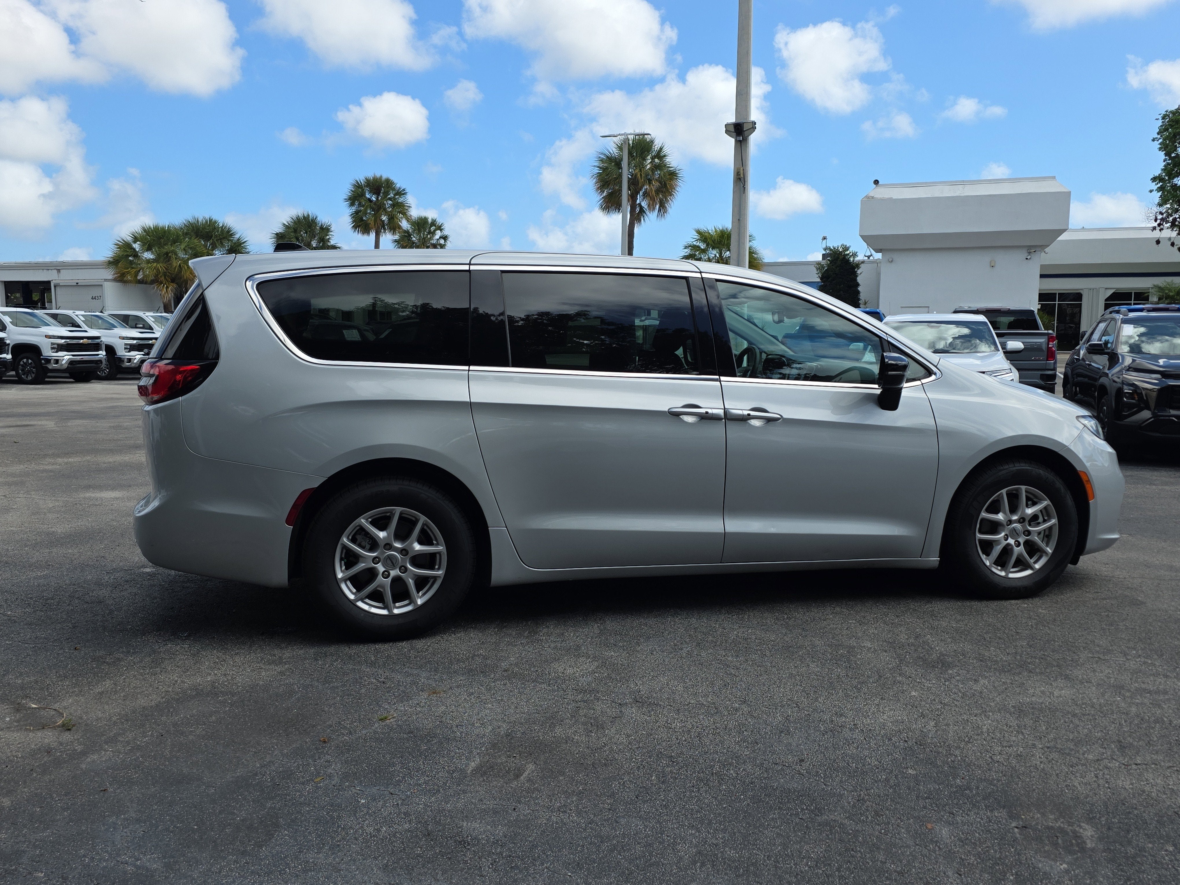 2024 Chrysler Pacifica Touring L