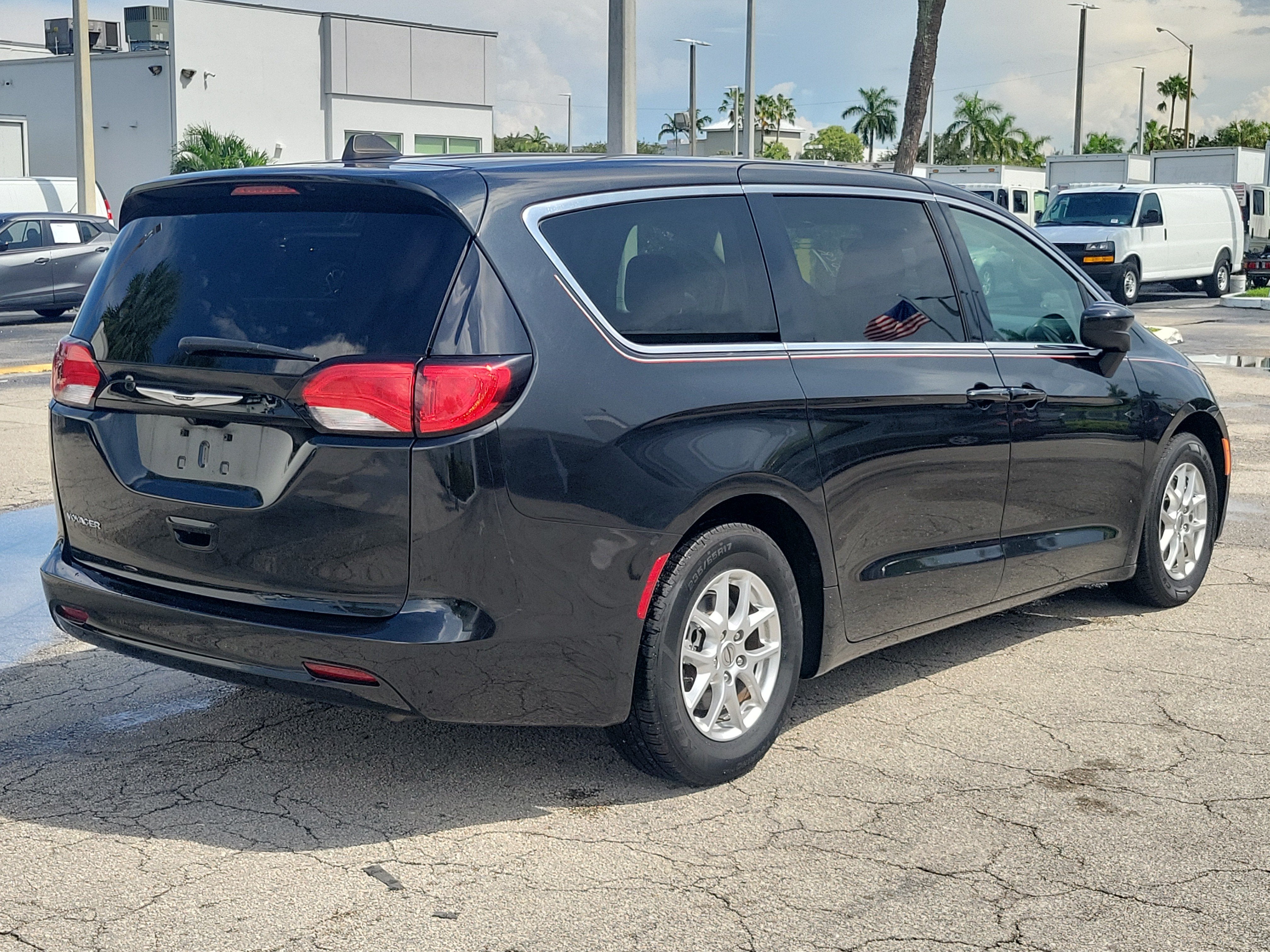 2023 Chrysler Voyager LX