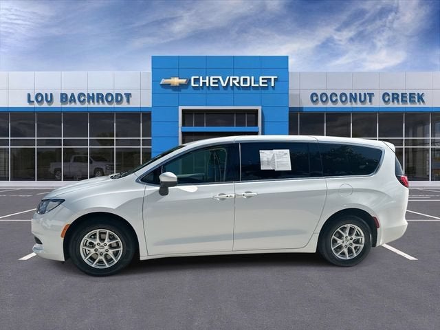 2023 Chrysler Voyager LX