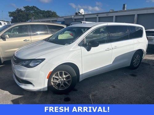 2024 Chrysler Voyager LX