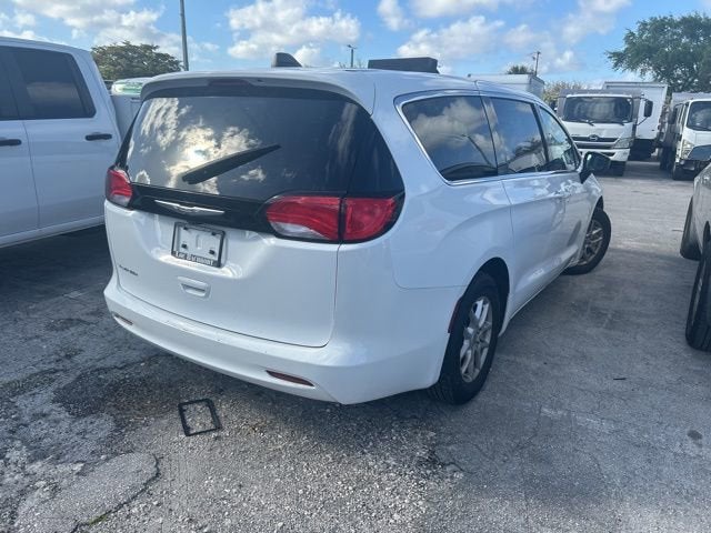 2024 Chrysler Voyager LX