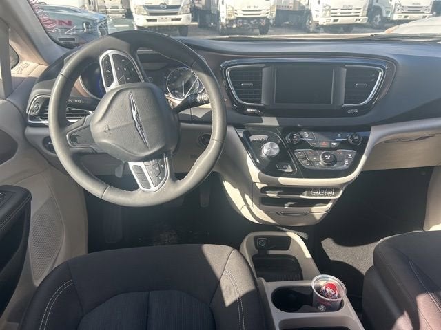 2024 Chrysler Voyager LX