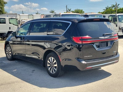 2024 Chrysler Pacifica Hybrid Select