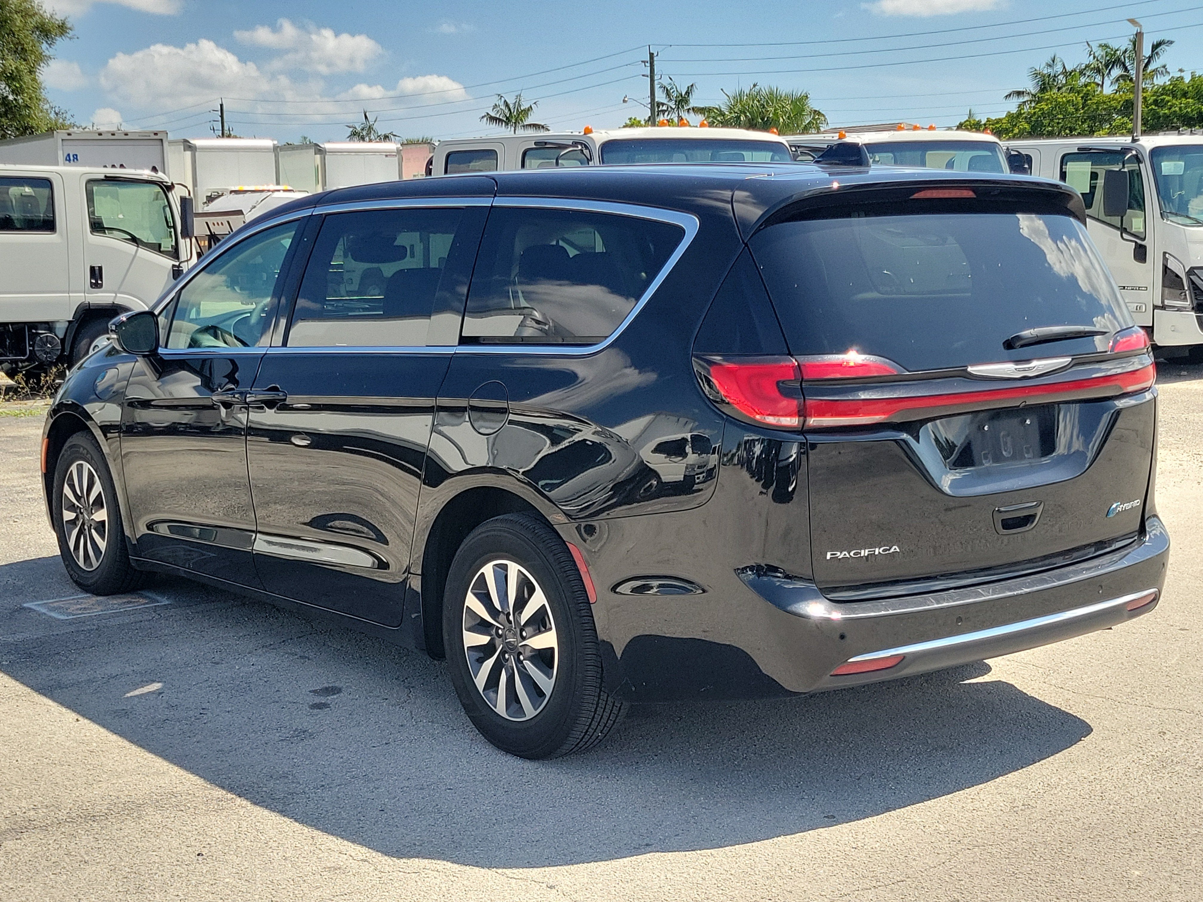 2024 Chrysler Pacifica Hybrid Select