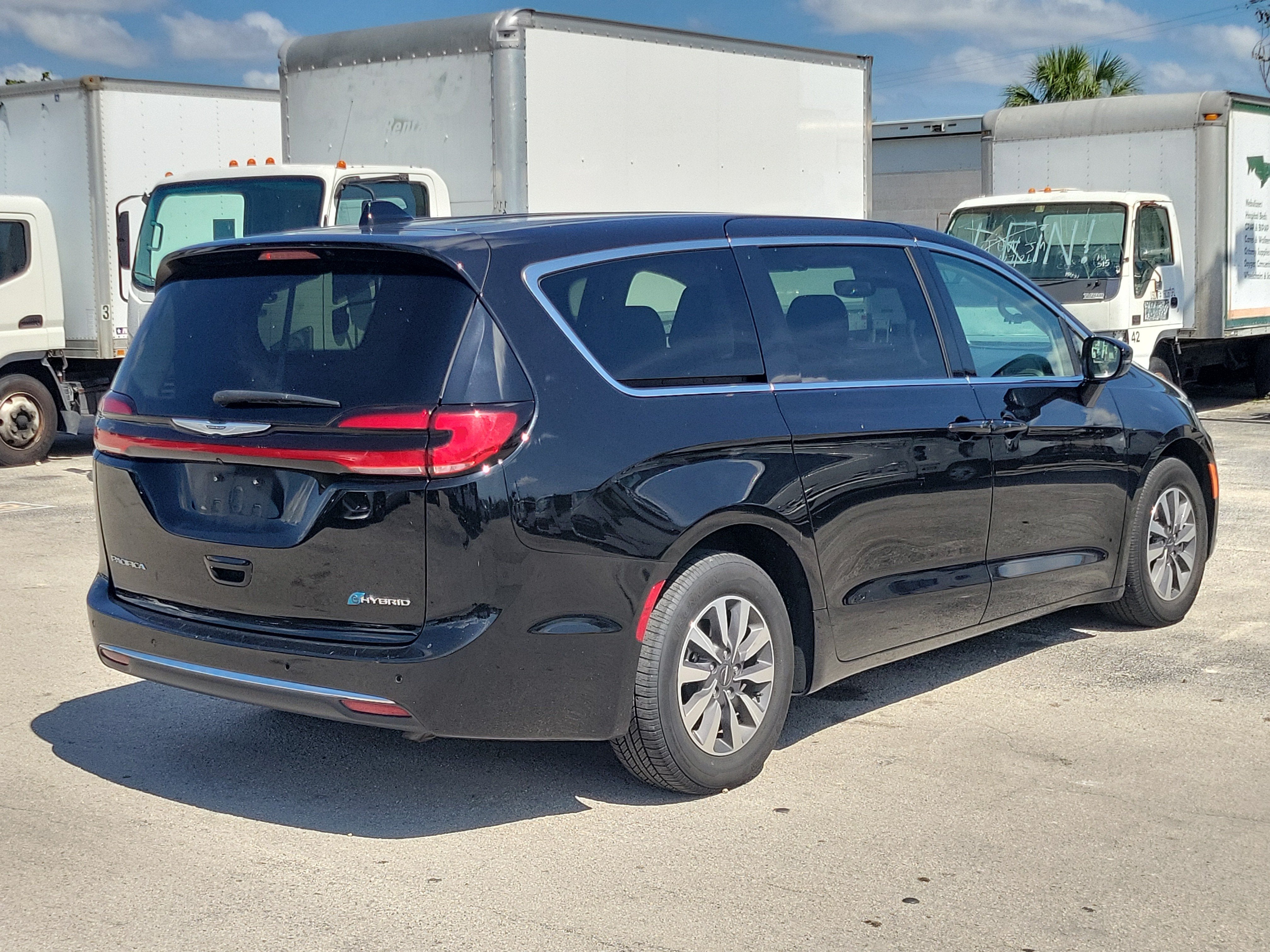 2024 Chrysler Pacifica Hybrid Select