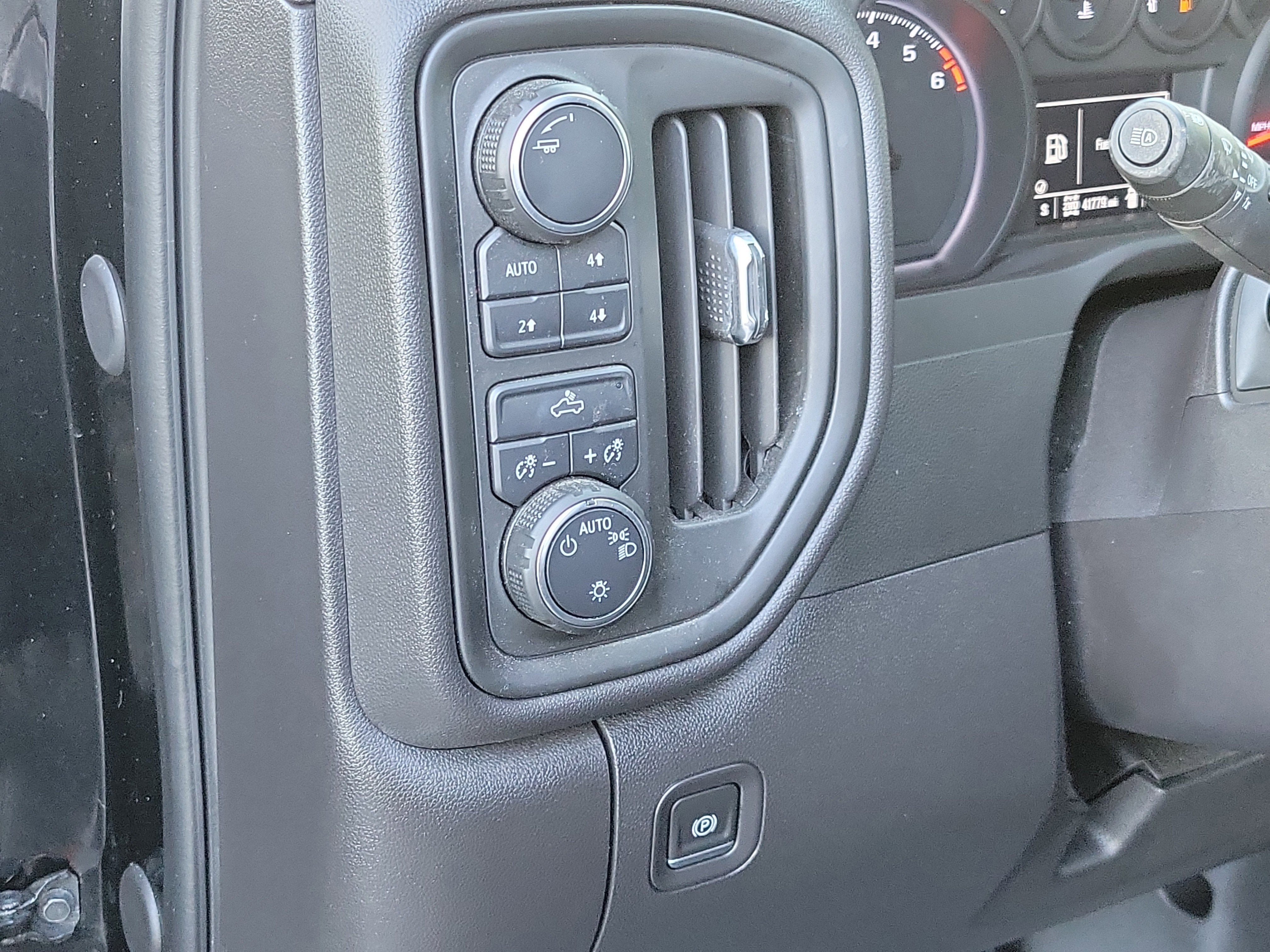 2024 Chevrolet Silverado 1500 Custom Trail Boss