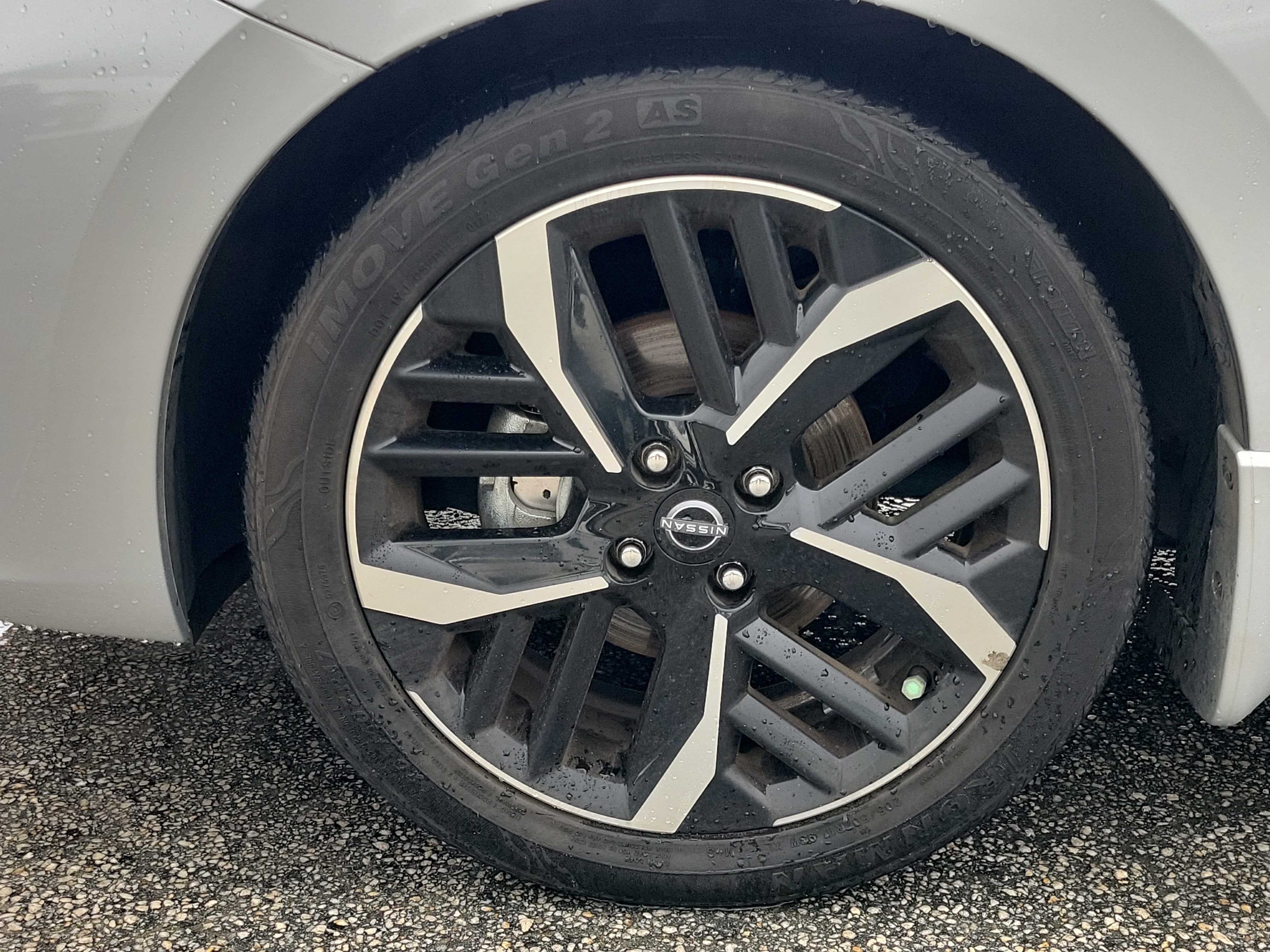 2025 Nissan Versa SR