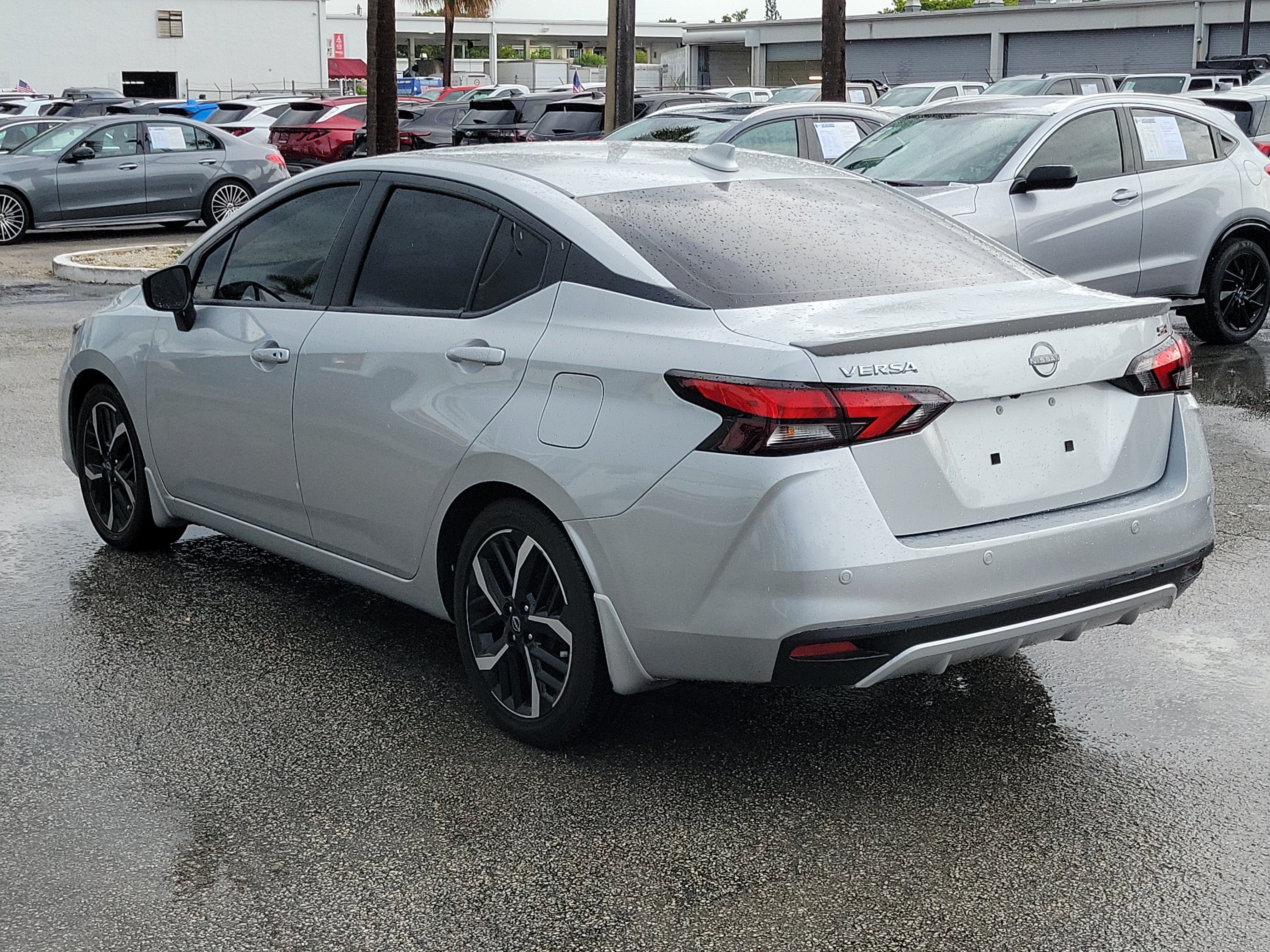 2025 Nissan Versa SR