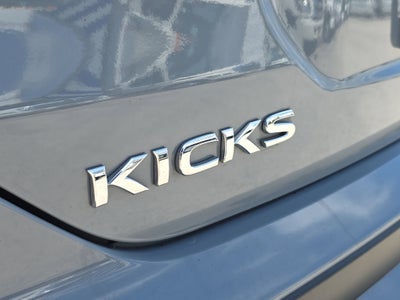 2022 Nissan Kicks SR