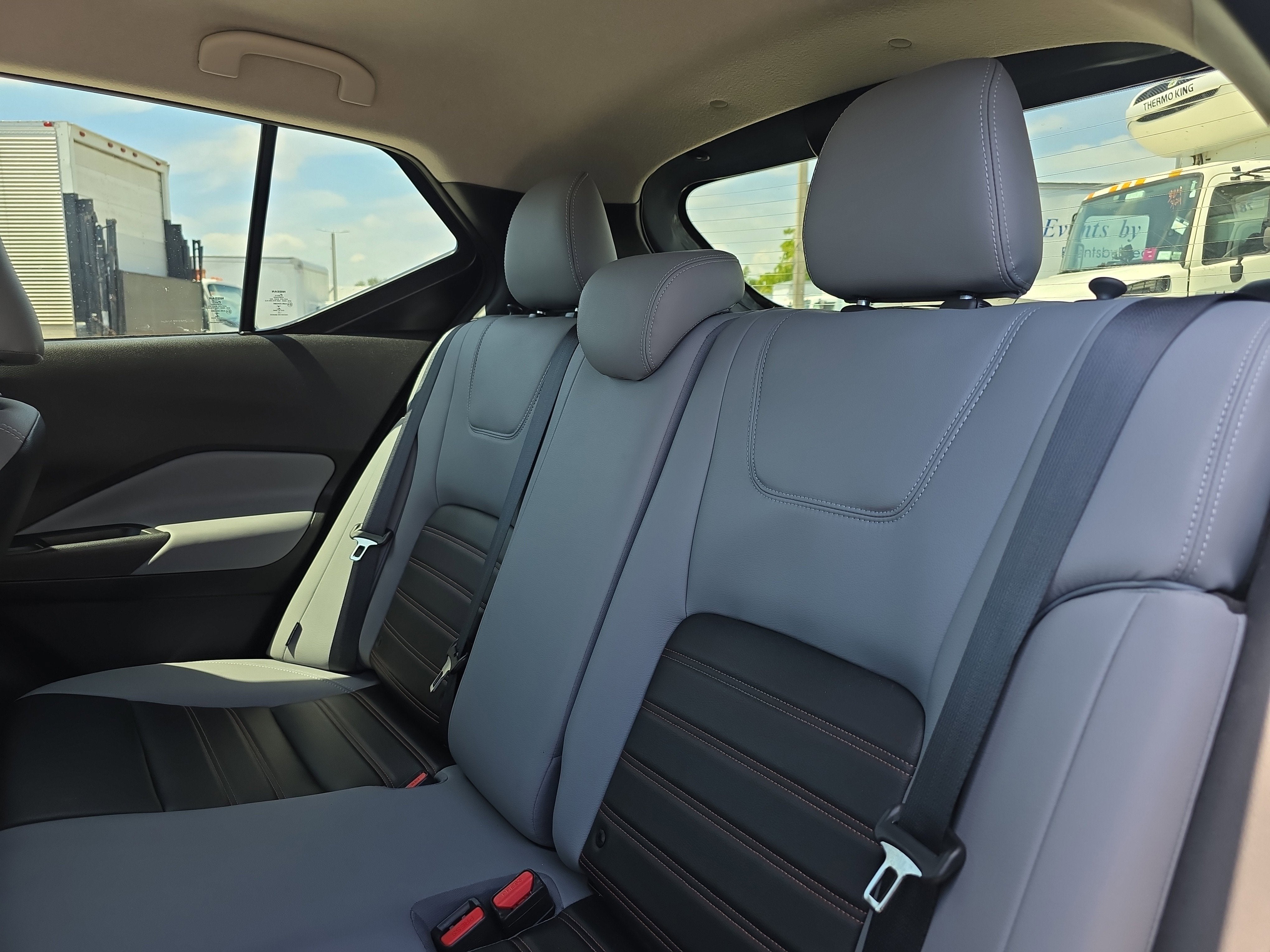 2022 Nissan Kicks SR