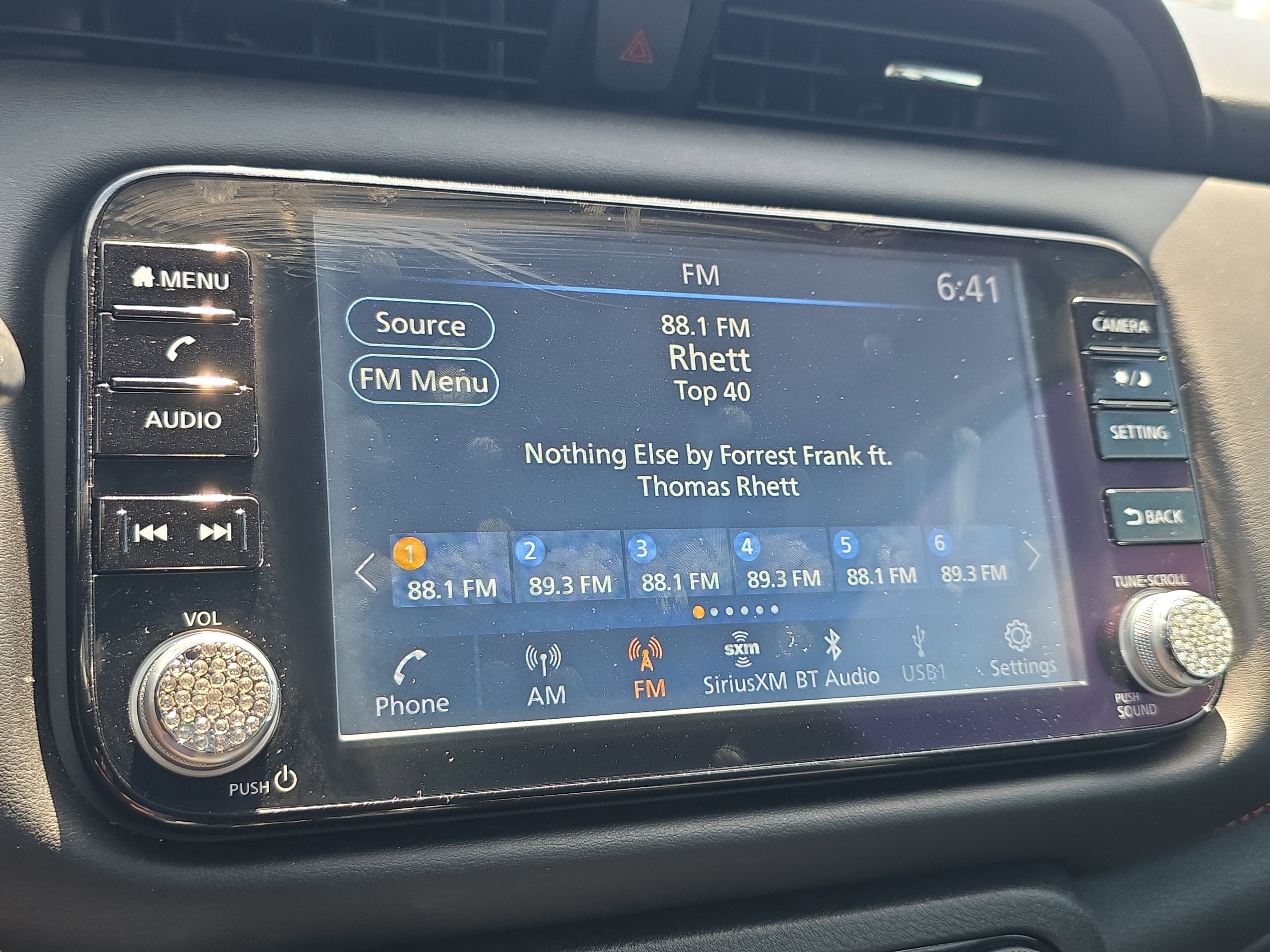 2022 Nissan Kicks SR