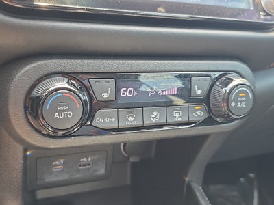 2022 Nissan Kicks SR