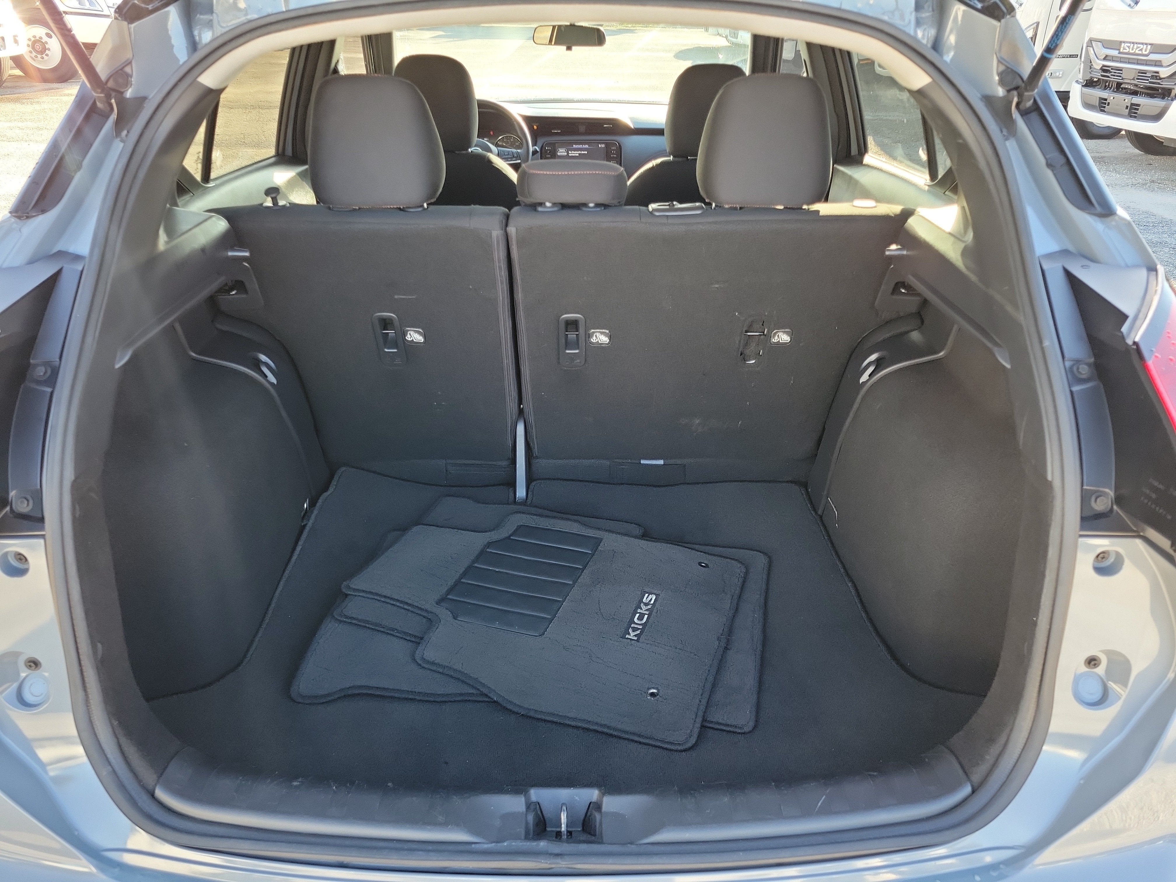 2021 Nissan Kicks SR