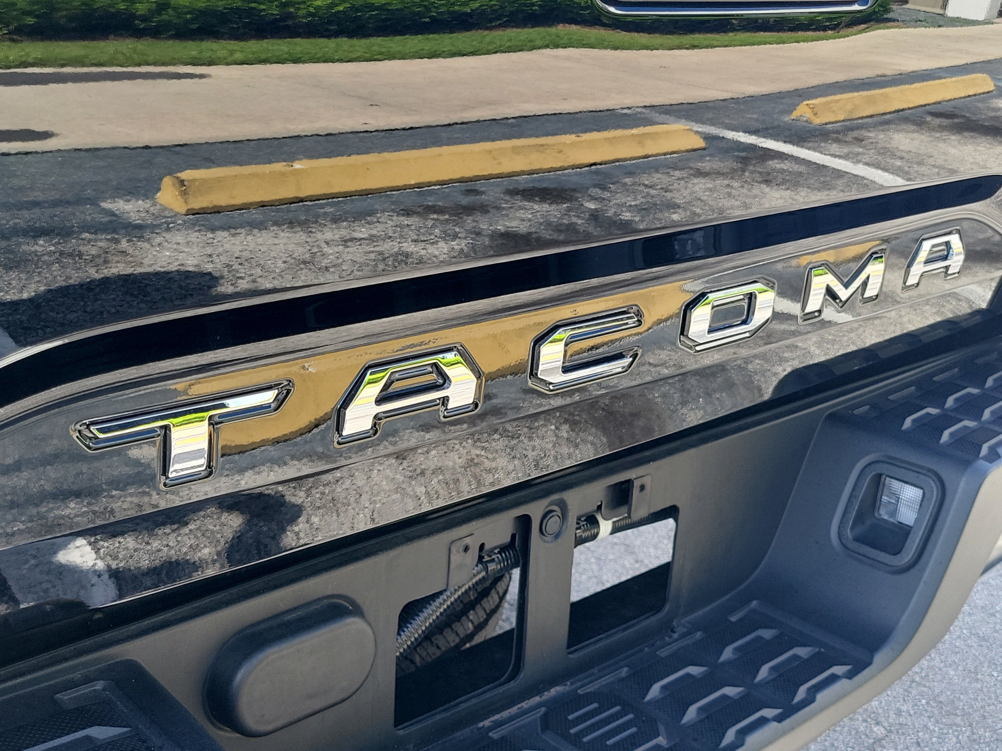 2022 Toyota Tacoma 2WD SR