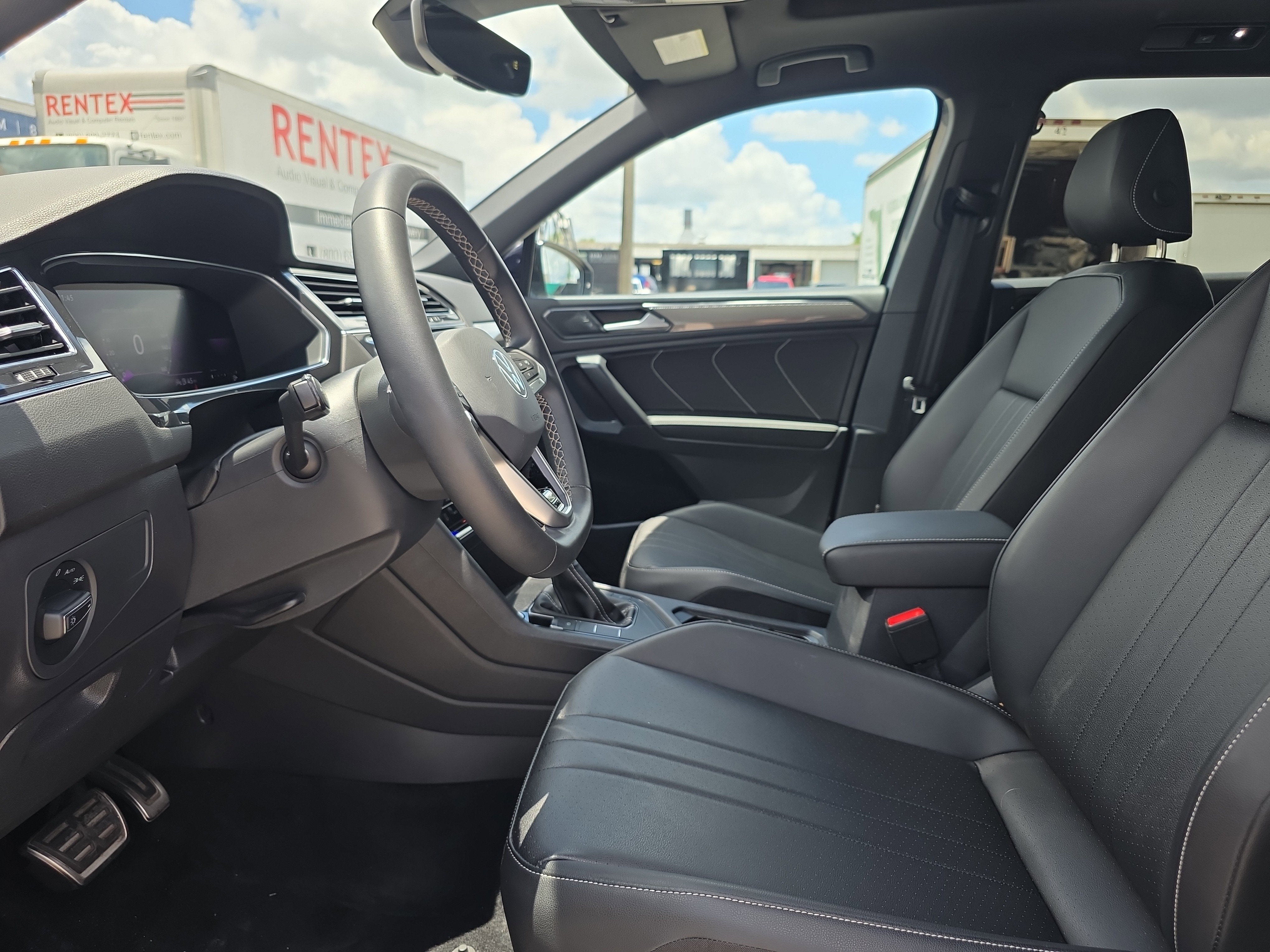 2023 Volkswagen Tiguan SE R-Line Black