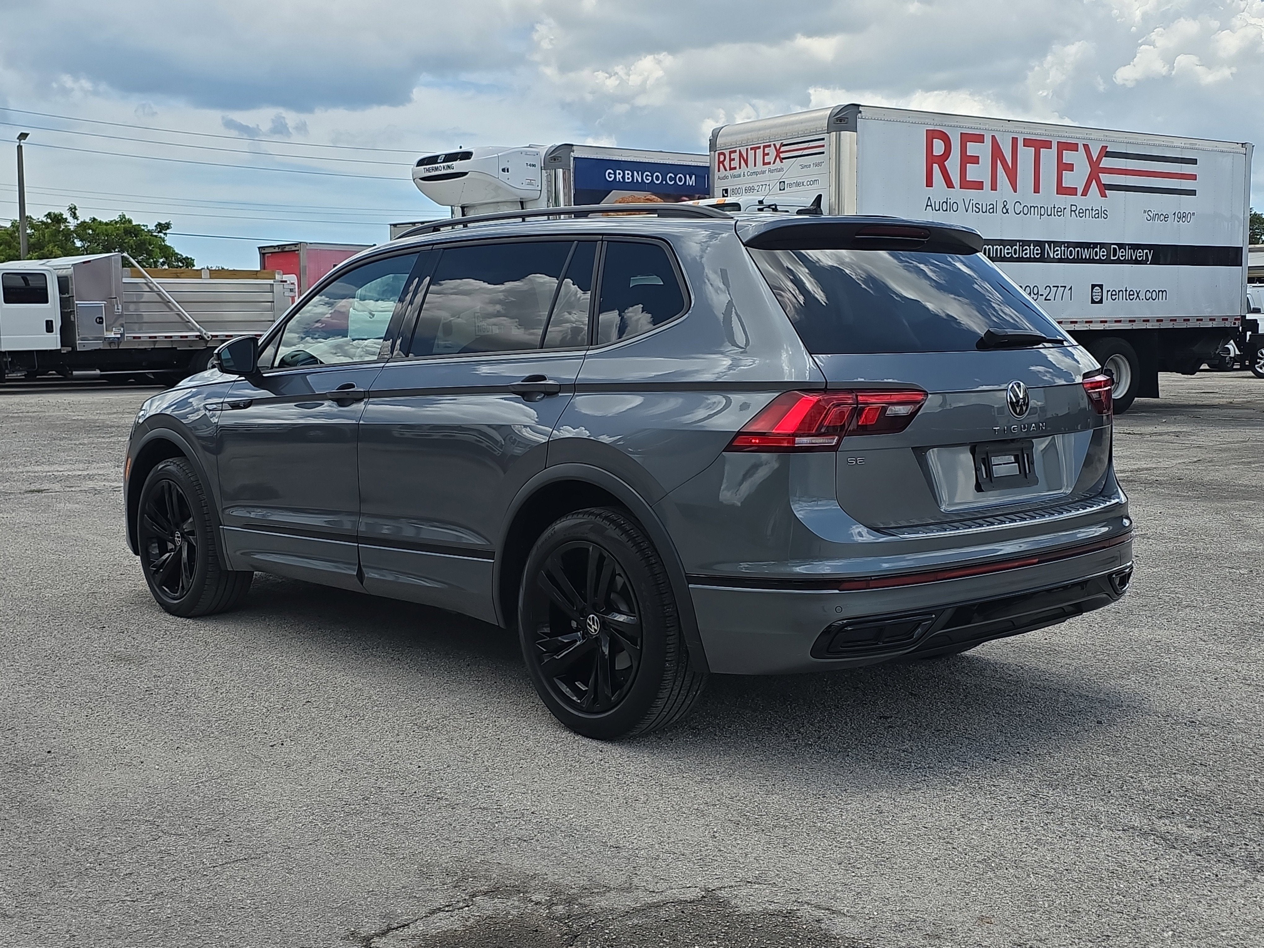 2023 Volkswagen Tiguan SE R-Line Black