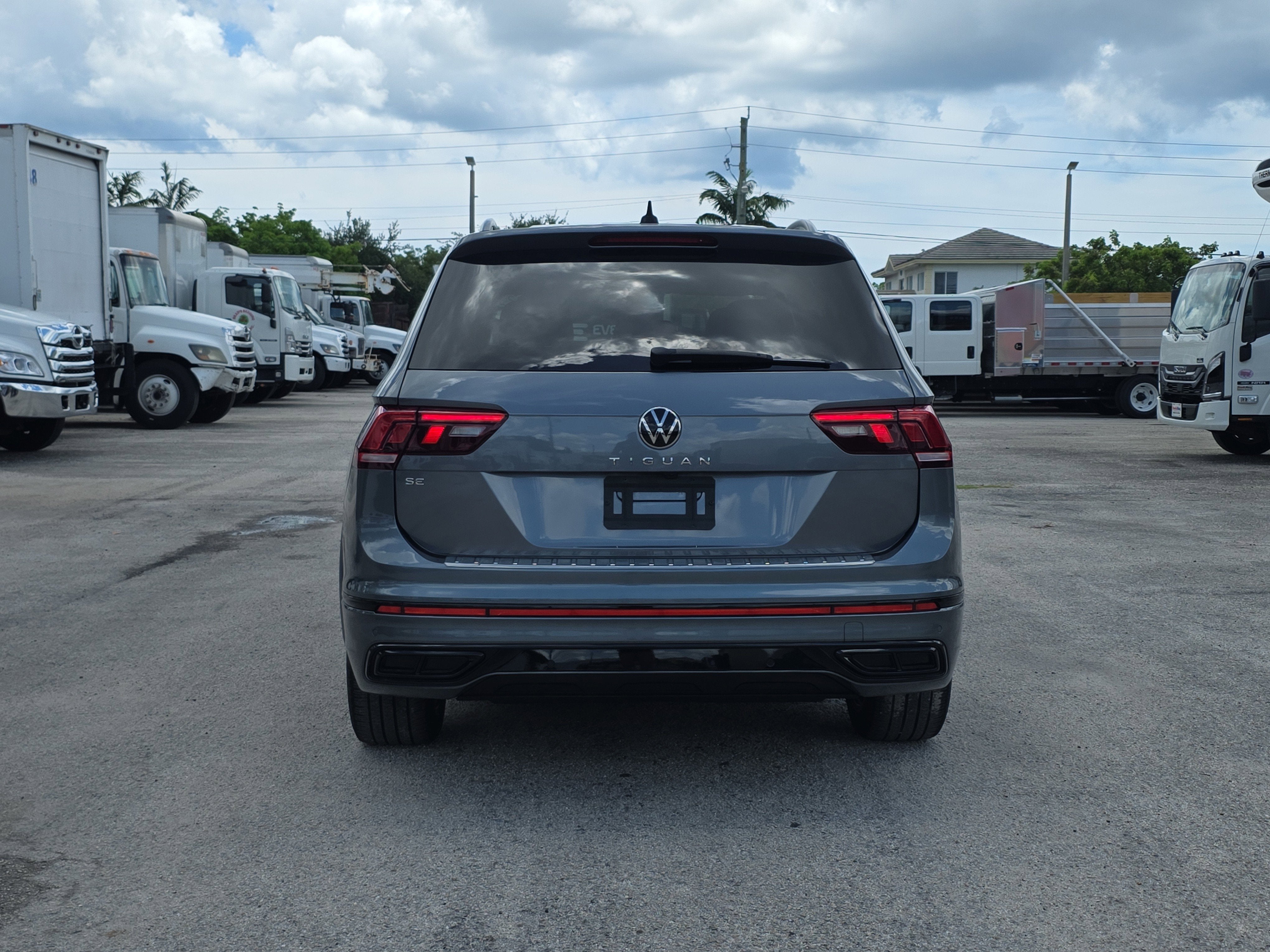 2023 Volkswagen Tiguan SE R-Line Black
