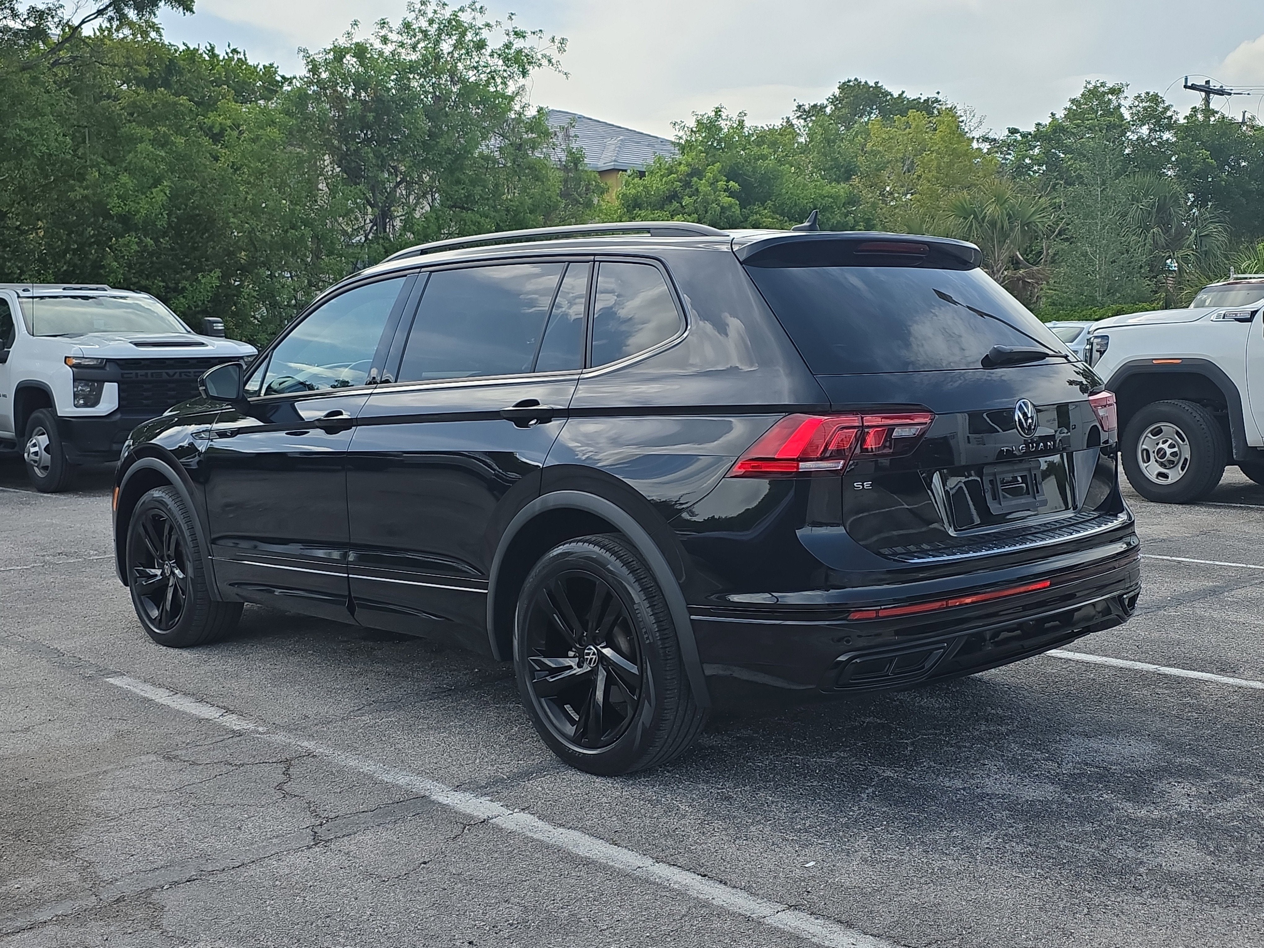2023 Volkswagen Tiguan SE R-Line Black