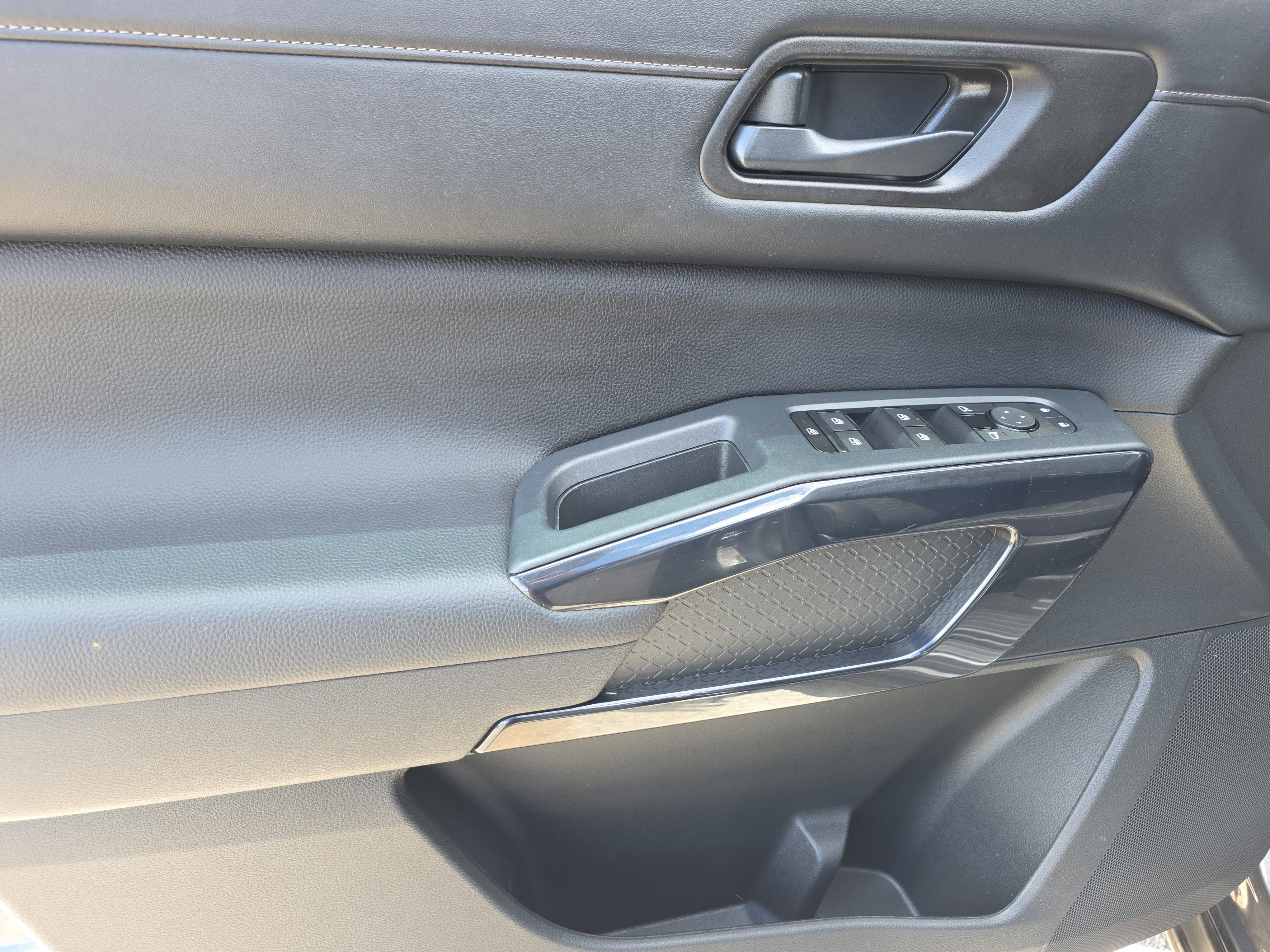 2024 Nissan Pathfinder S