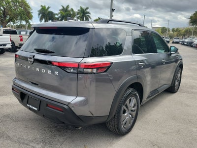 2025 Nissan Pathfinder SV