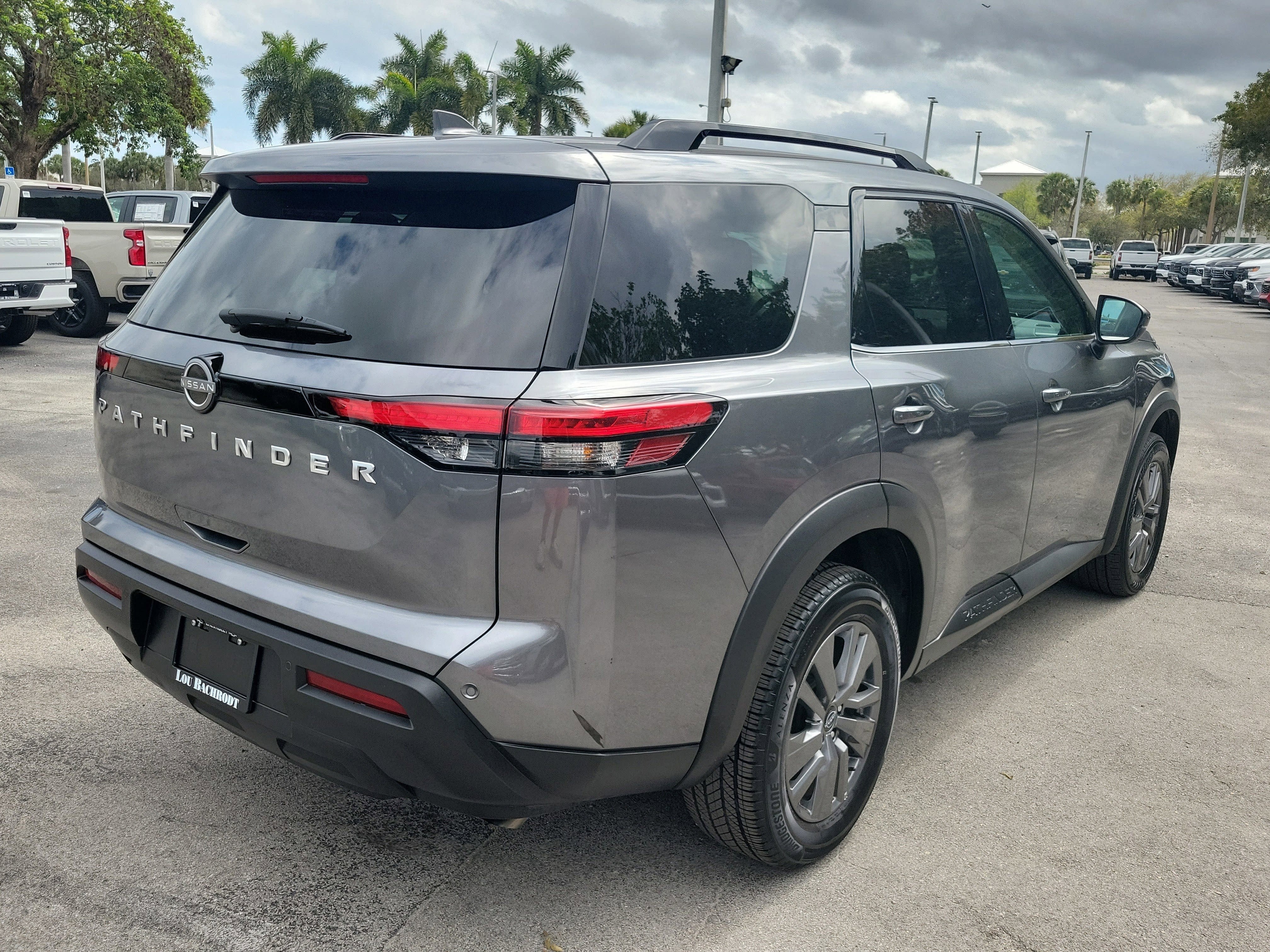 2025 Nissan Pathfinder SV