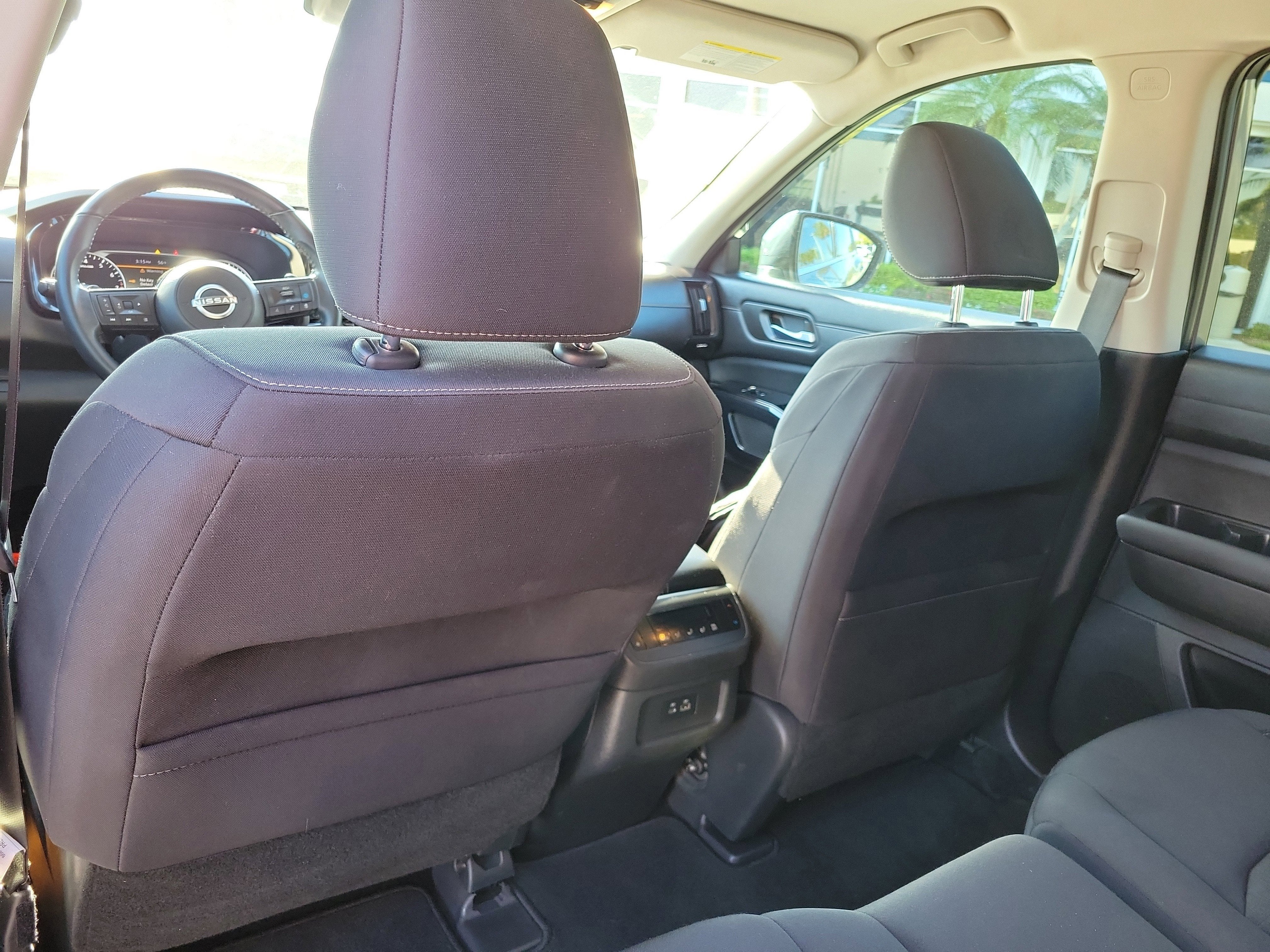 2022 Nissan Pathfinder SV