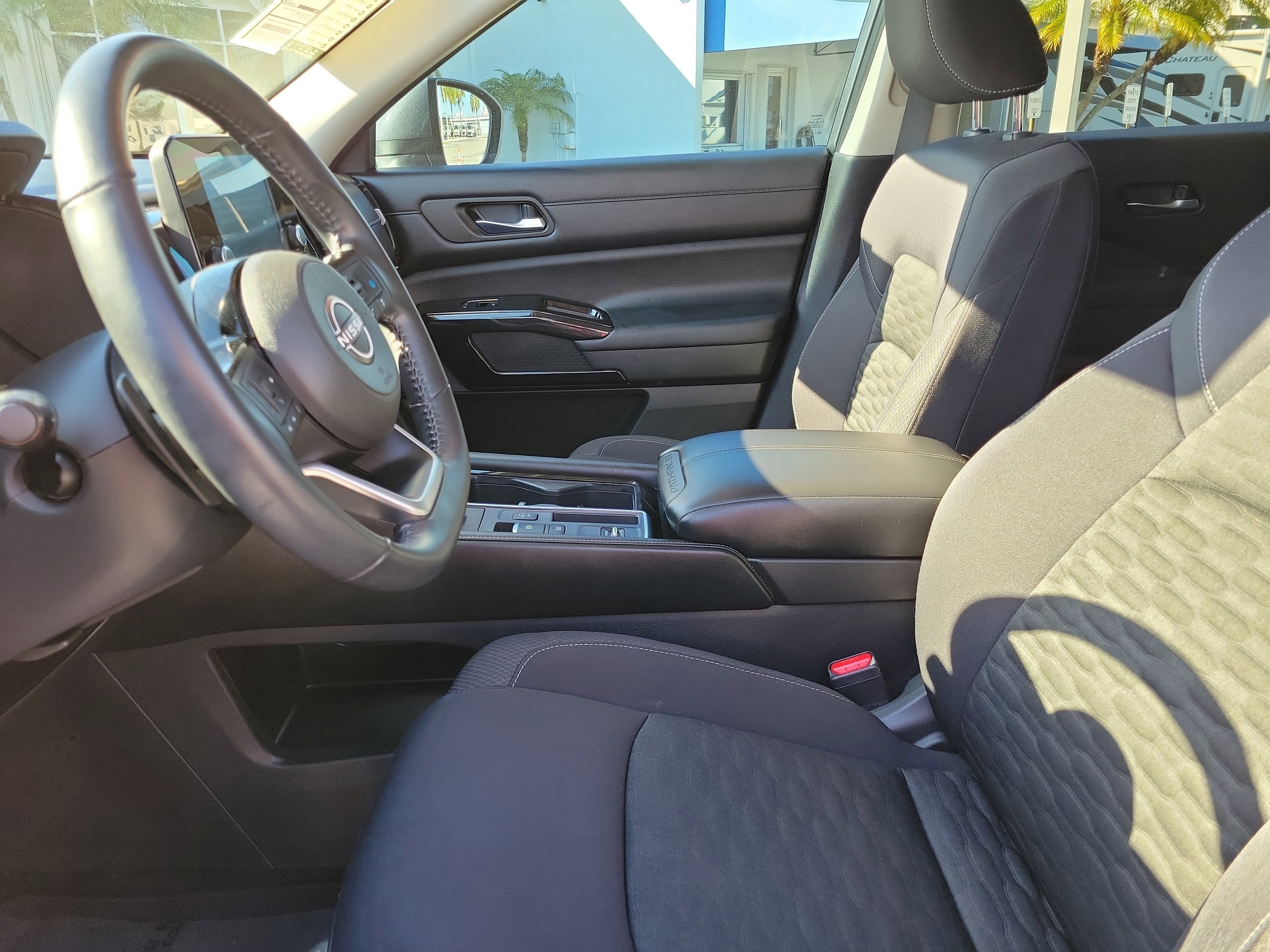 2022 Nissan Pathfinder SV