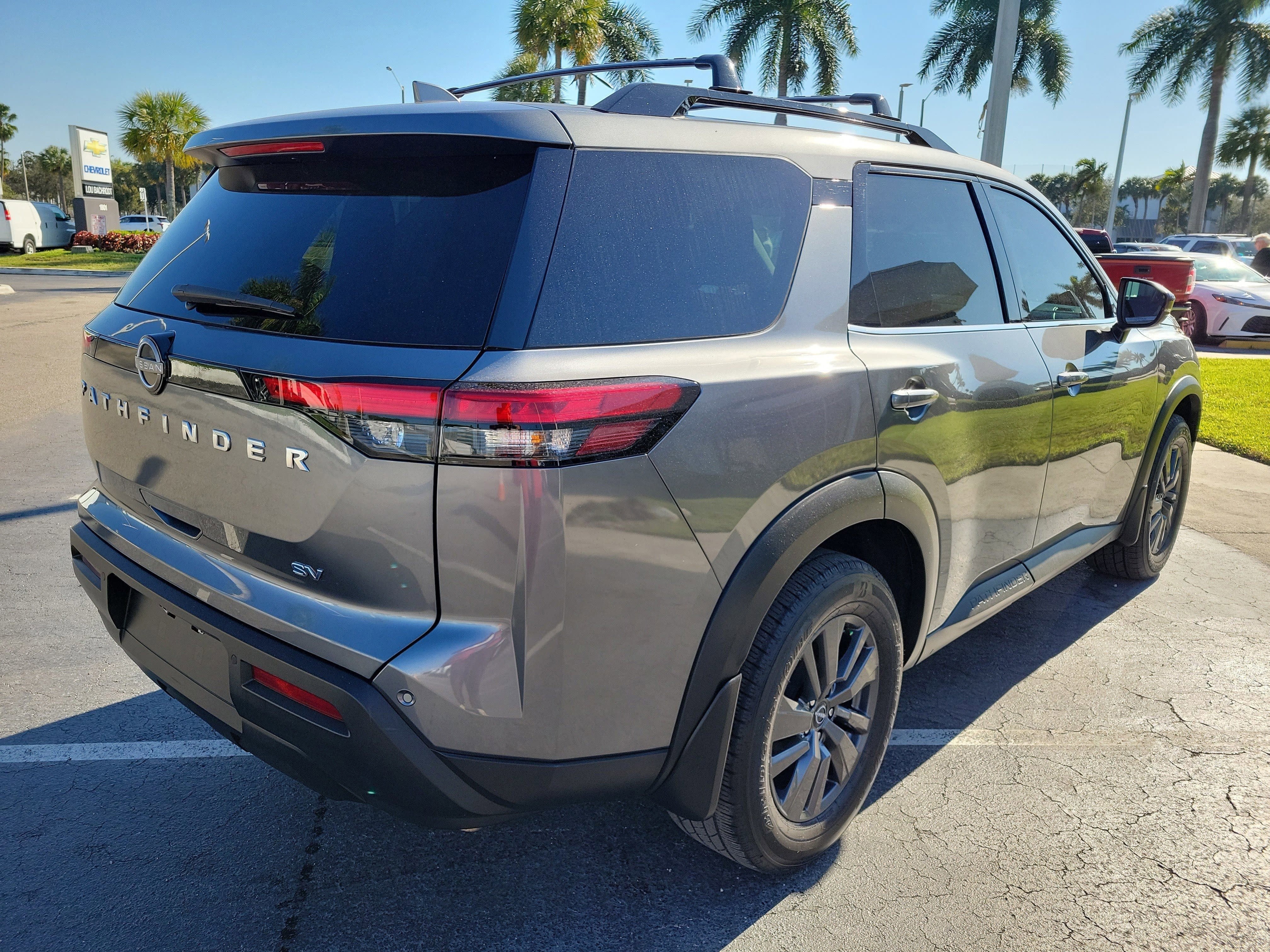 2022 Nissan Pathfinder SV